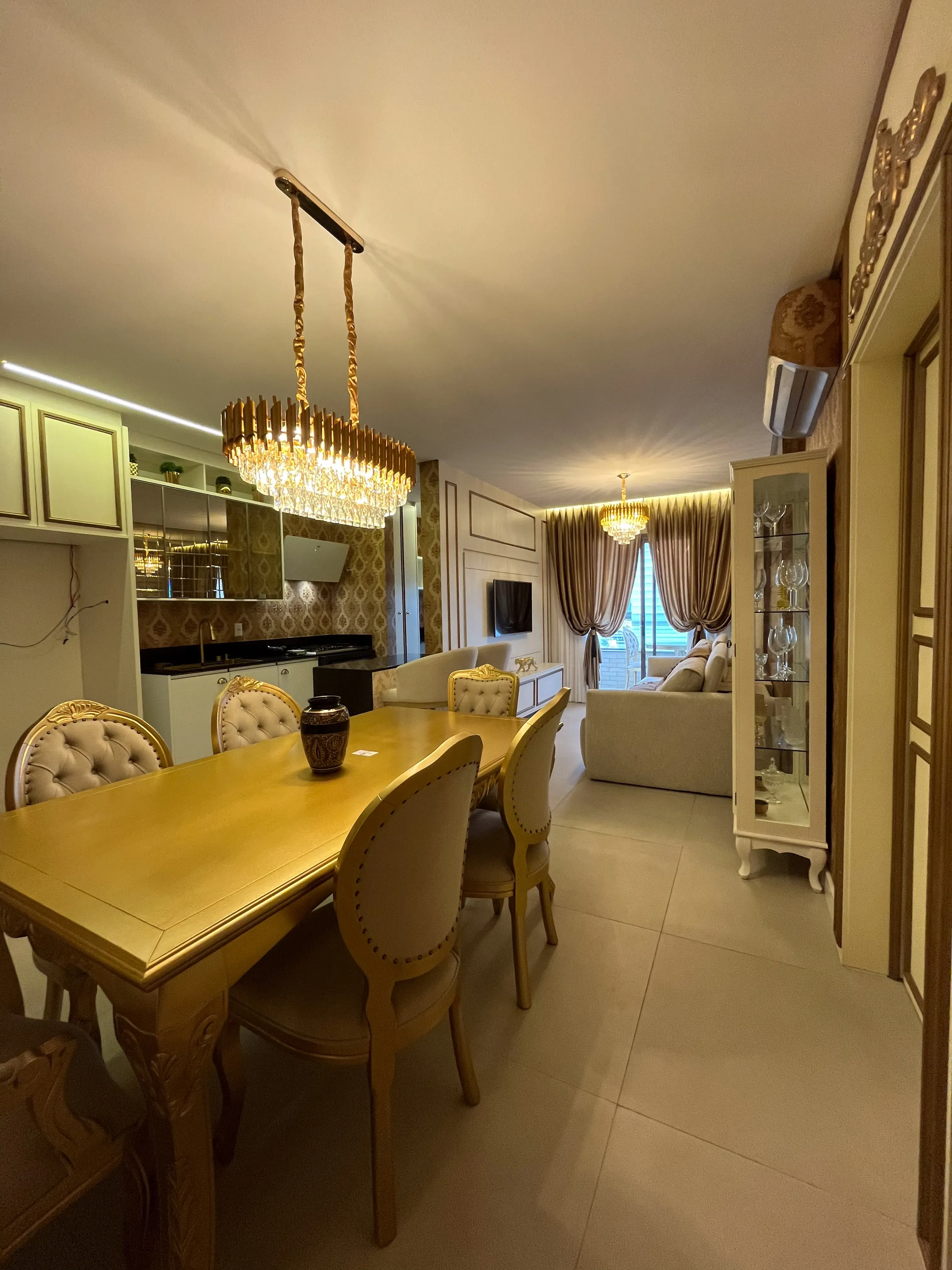 Cobertura com 1 Suíte + 2 Demi e 2 vagas na garagem em Itapema.