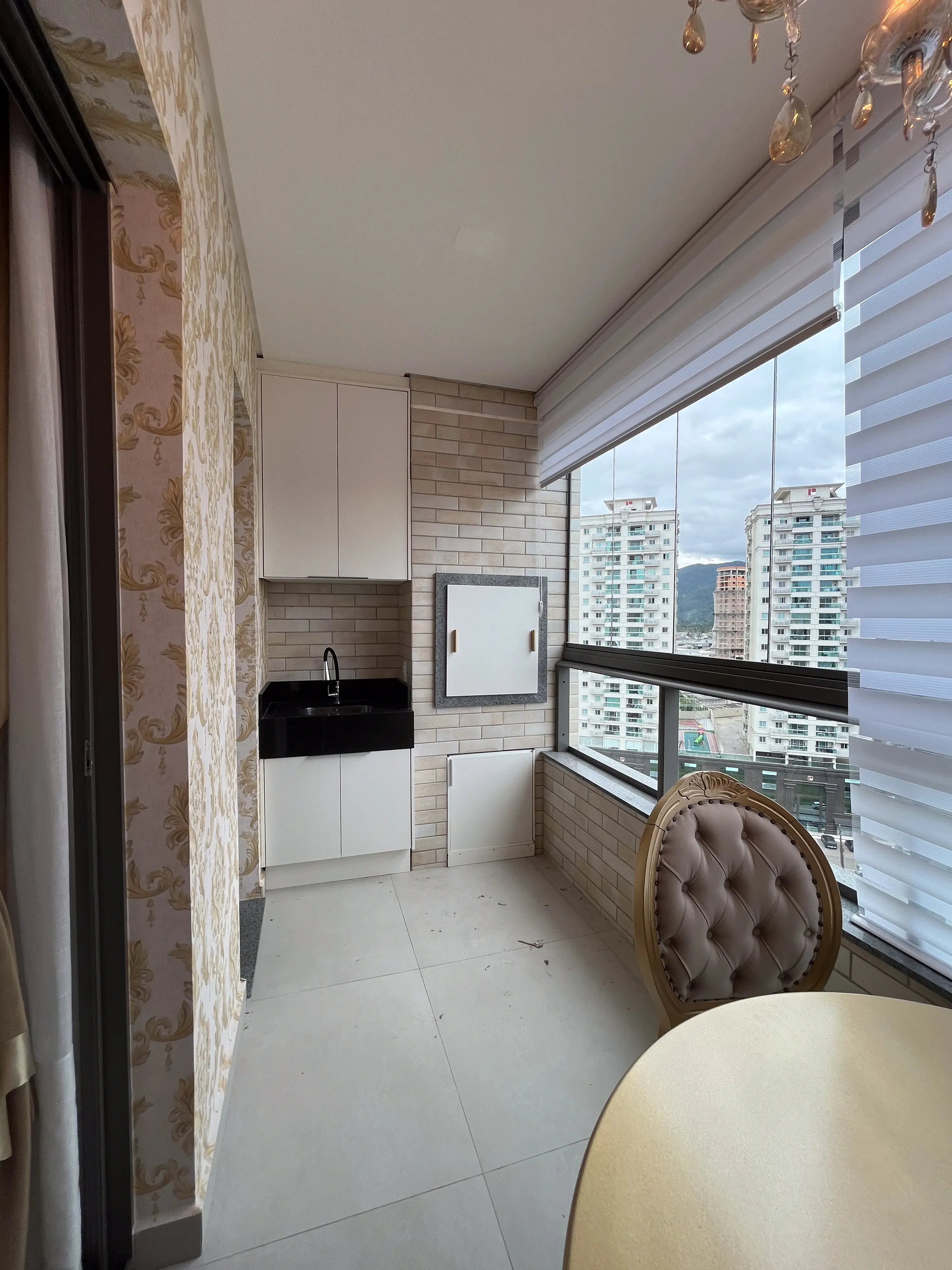 Cobertura com 1 Suíte + 2 Demi e 2 vagas na garagem em Itapema.