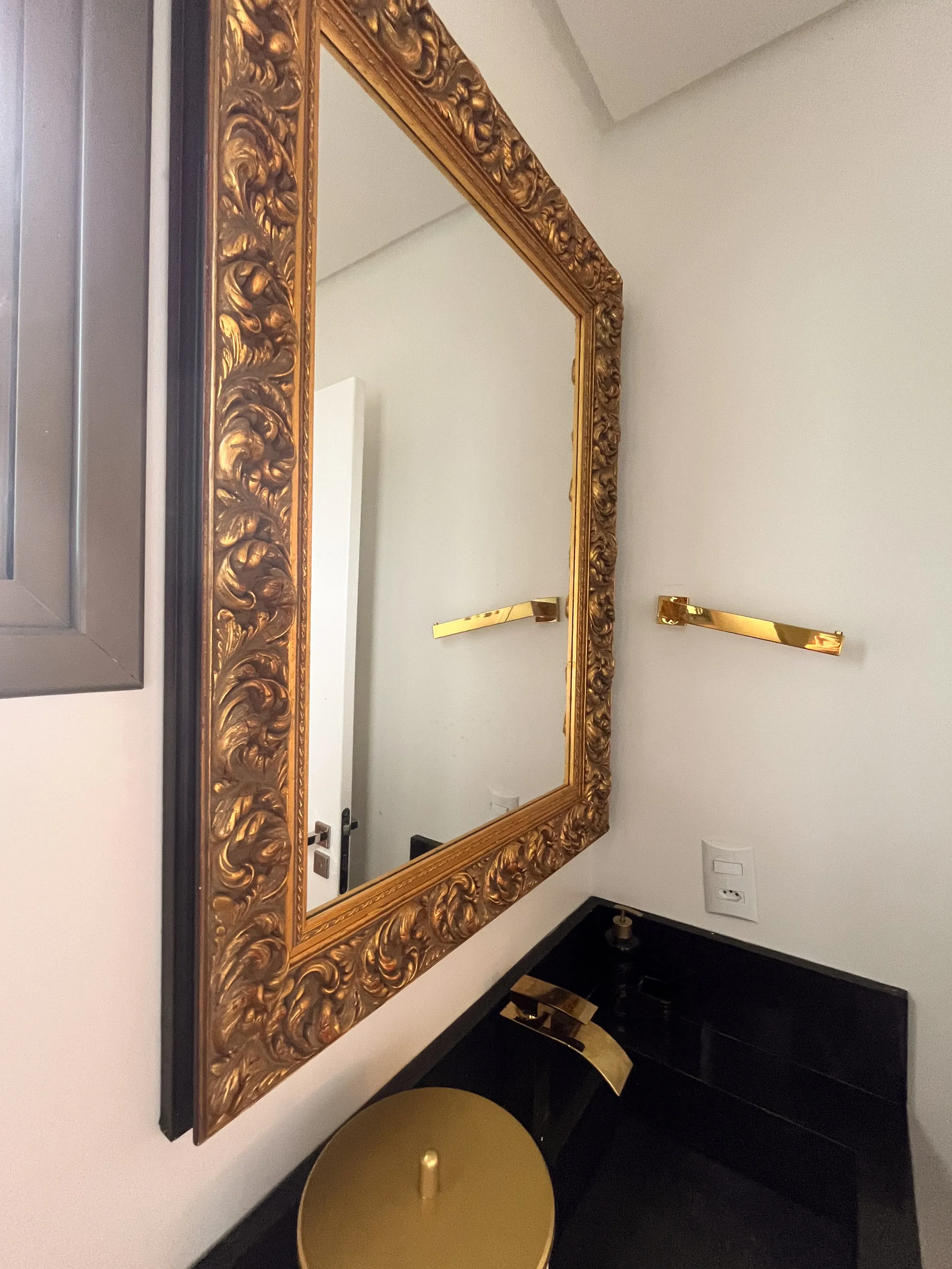 Cobertura com 1 Suíte + 2 Demi e 2 vagas na garagem em Itapema.