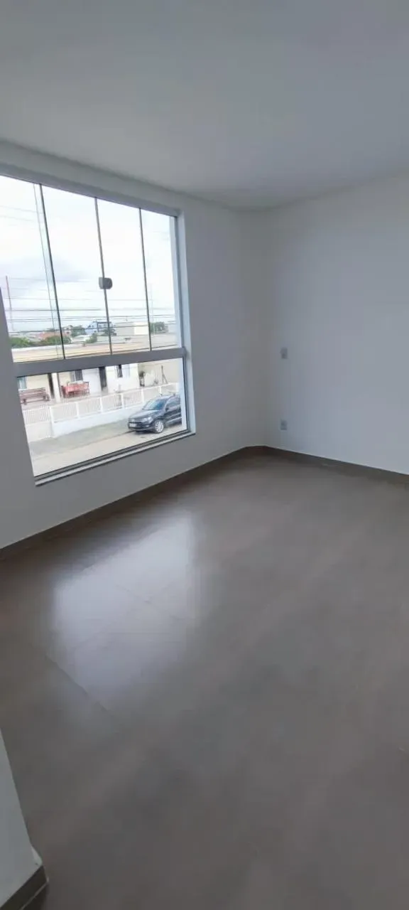 Casa com 2 Dormitórios sendo 1 suíte e 1 vaga na Garagem em Navegantes.