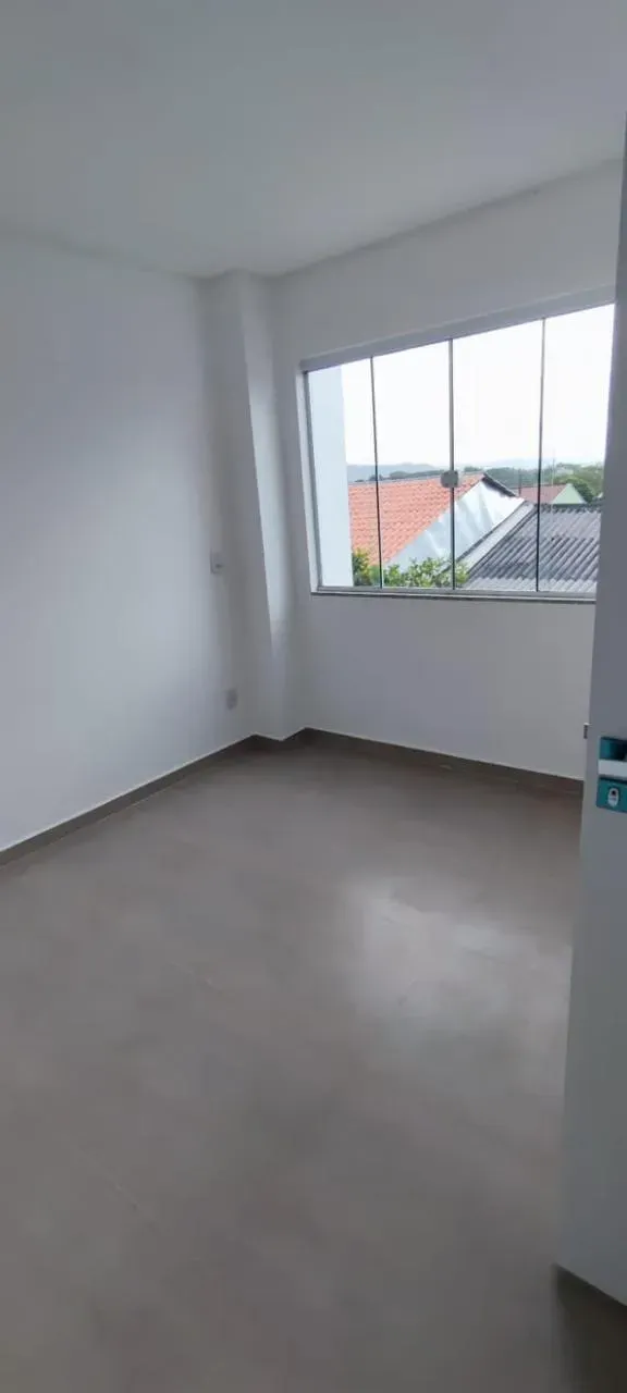 Casa com 2 Dormitórios sendo 1 suíte e 1 vaga na Garagem em Navegantes.