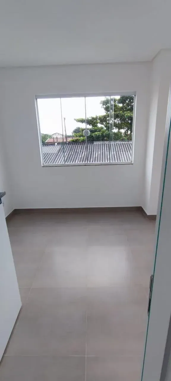 Casa com 2 Dormitórios sendo 1 suíte e 1 vaga na Garagem em Navegantes.