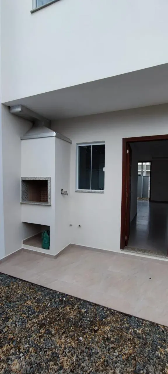 Casa com 2 Dormitórios sendo 1 suíte e 1 vaga na Garagem em Navegantes.