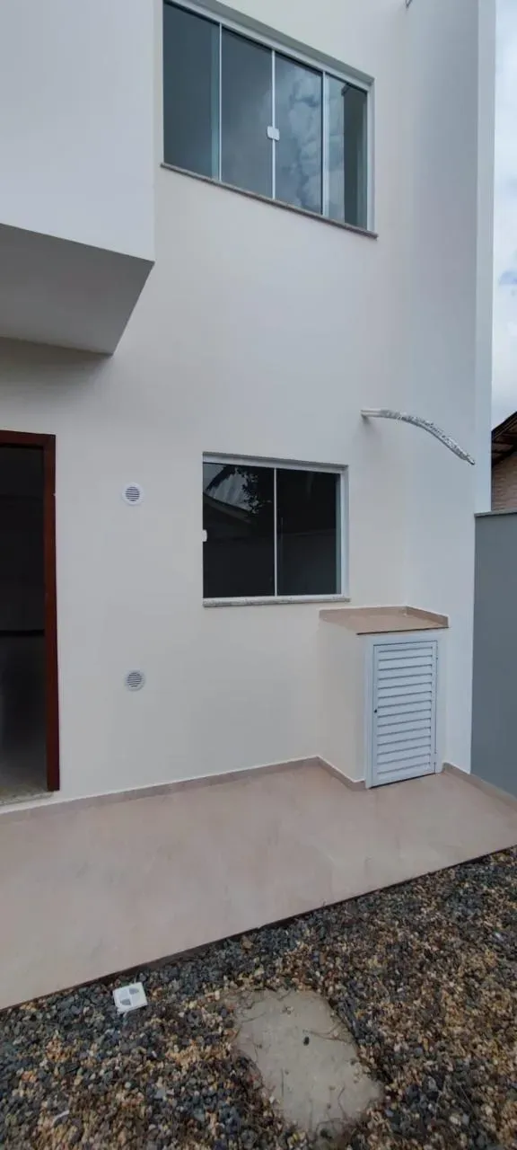 Casa com 2 Dormitórios sendo 1 suíte e 1 vaga na Garagem em Navegantes.