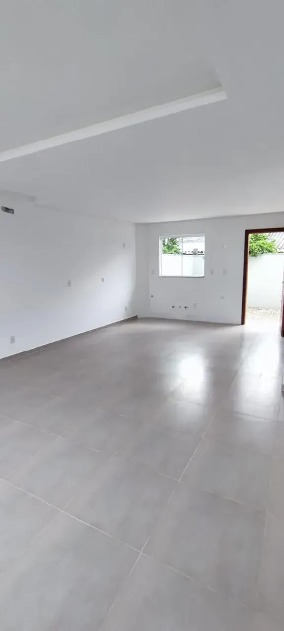 Casa com 2 Dormitórios sendo 1 suíte e 1 vaga na Garagem em Navegantes.