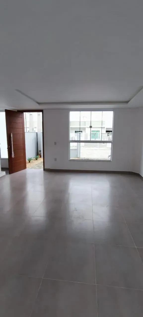 Casa com 2 Dormitórios sendo 1 suíte e 1 vaga na Garagem em Navegantes.