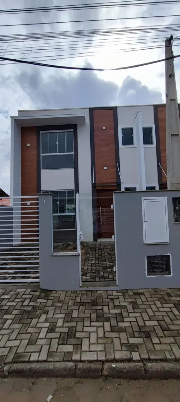 Casa com 2 Dormitórios sendo 1 suíte e 1 vaga na Garagem em Navegantes.