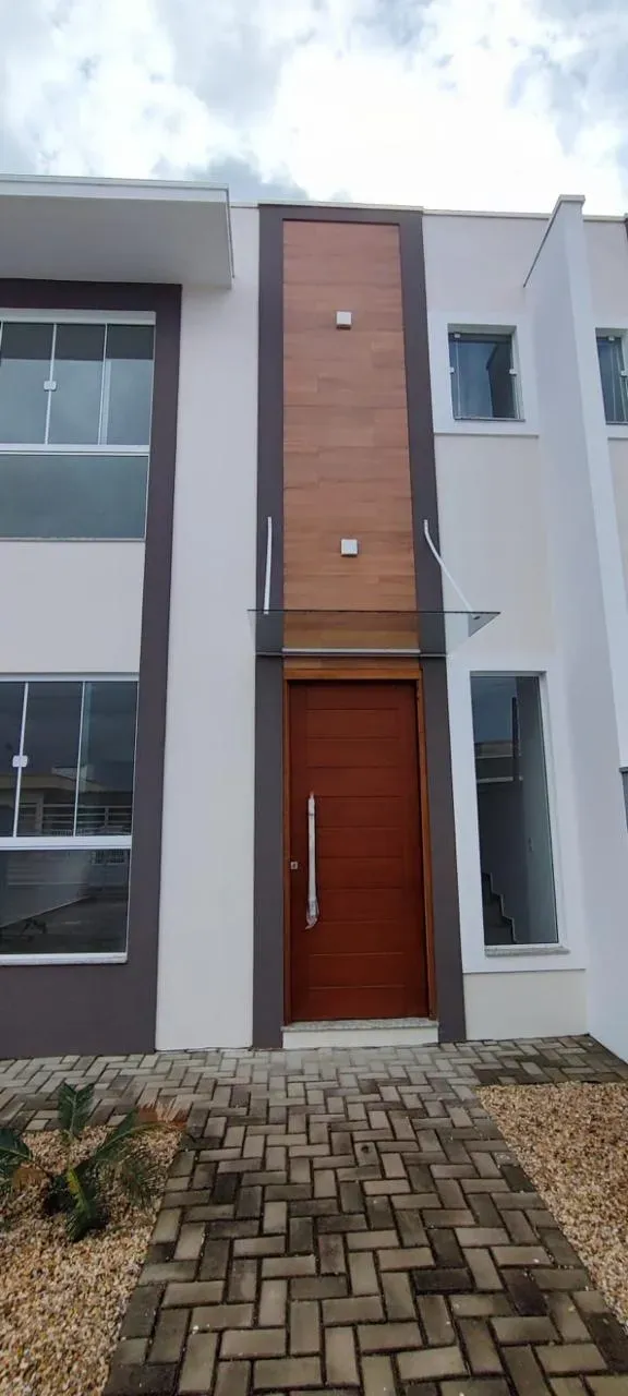 Casa com 2 Dormitórios sendo 1 suíte e 1 vaga na Garagem em Navegantes.