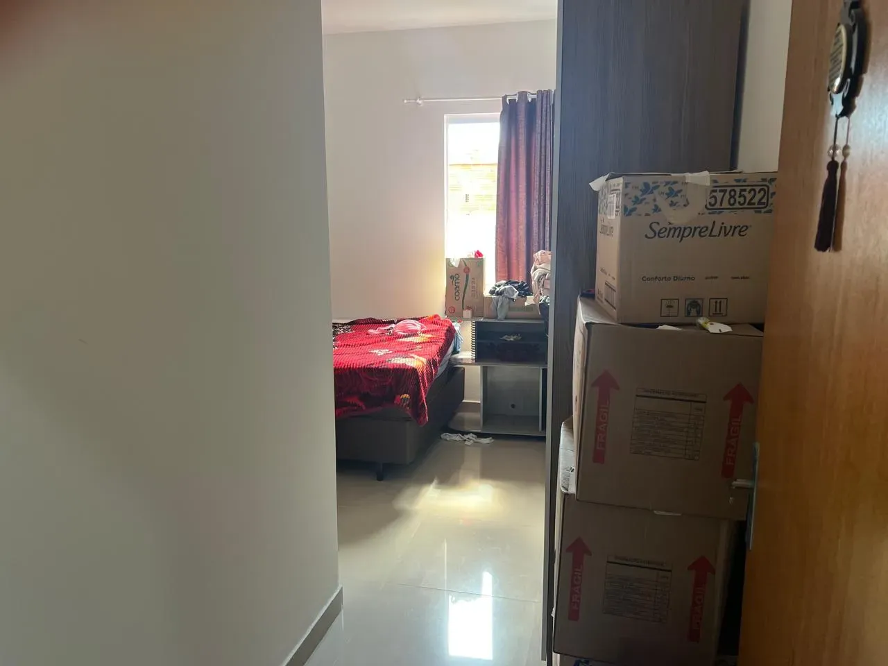 Apartamento com 1 dormitório sendo 1 suíte e 1 vaga de garagem em Balneário Piçarras/SC