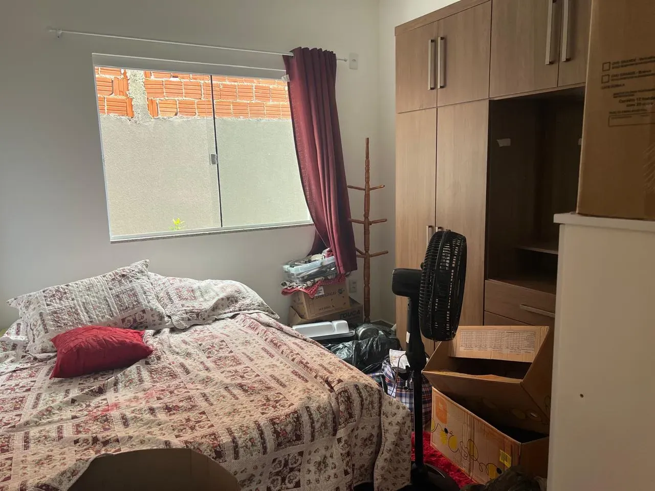 Apartamento com 1 dormitório sendo 1 suíte e 1 vaga de garagem em Balneário Piçarras/SC
