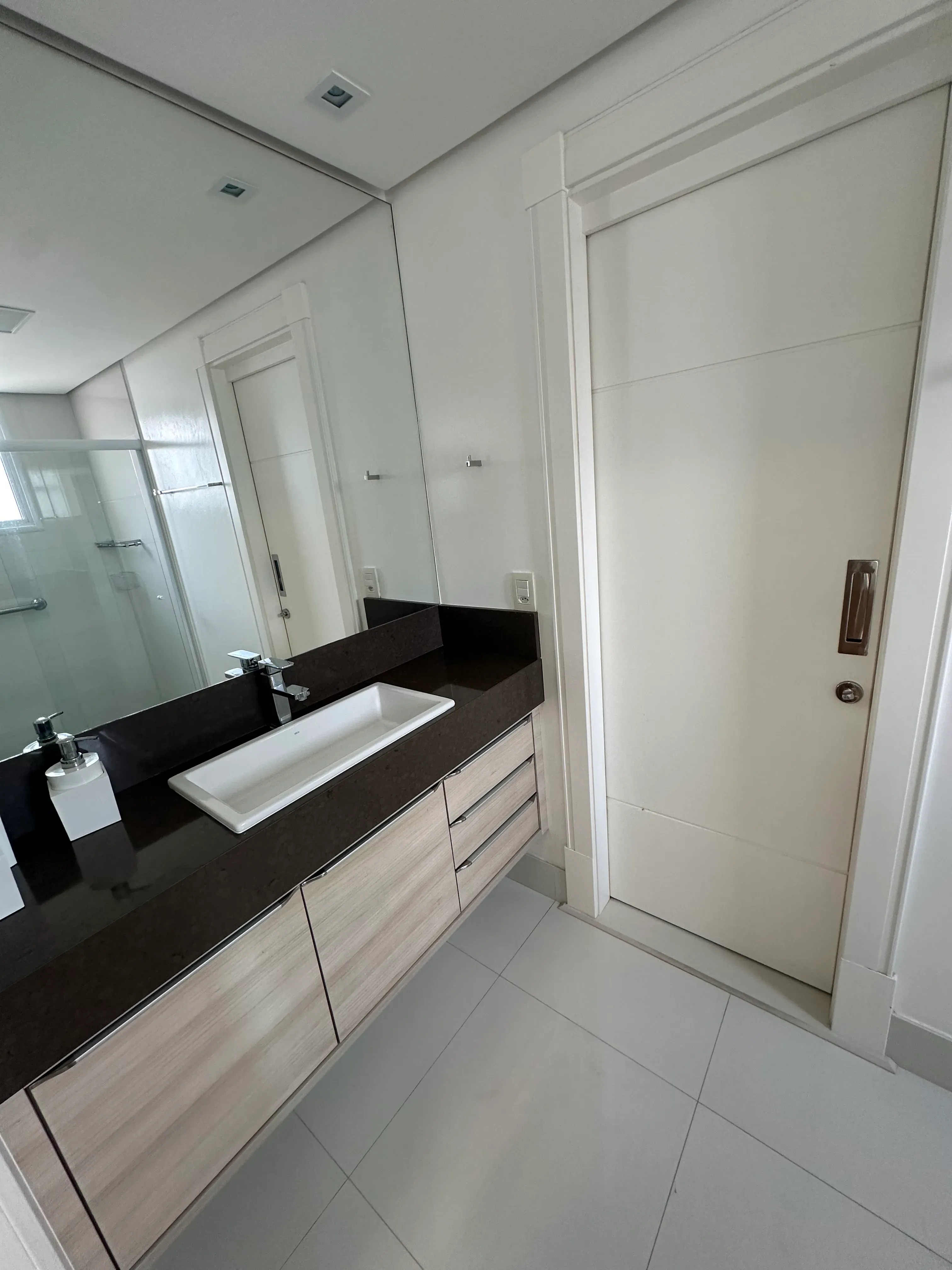 Apartamento alto padrão com 3 suítes e 4 vagas de garagem em - Balneário Camboriú/SC