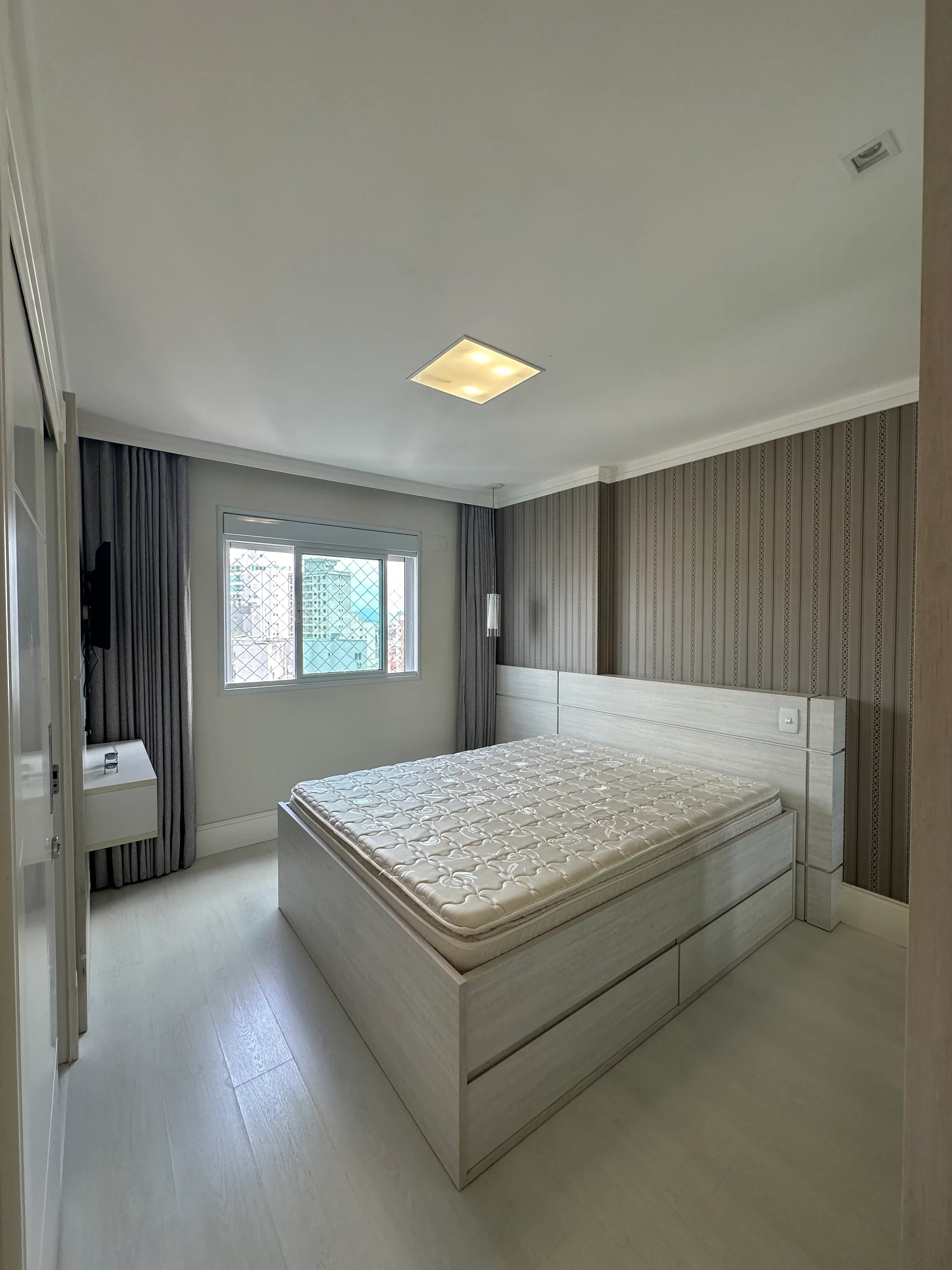 Apartamento alto padrão com 3 suítes e 4 vagas de garagem em - Balneário Camboriú/SC