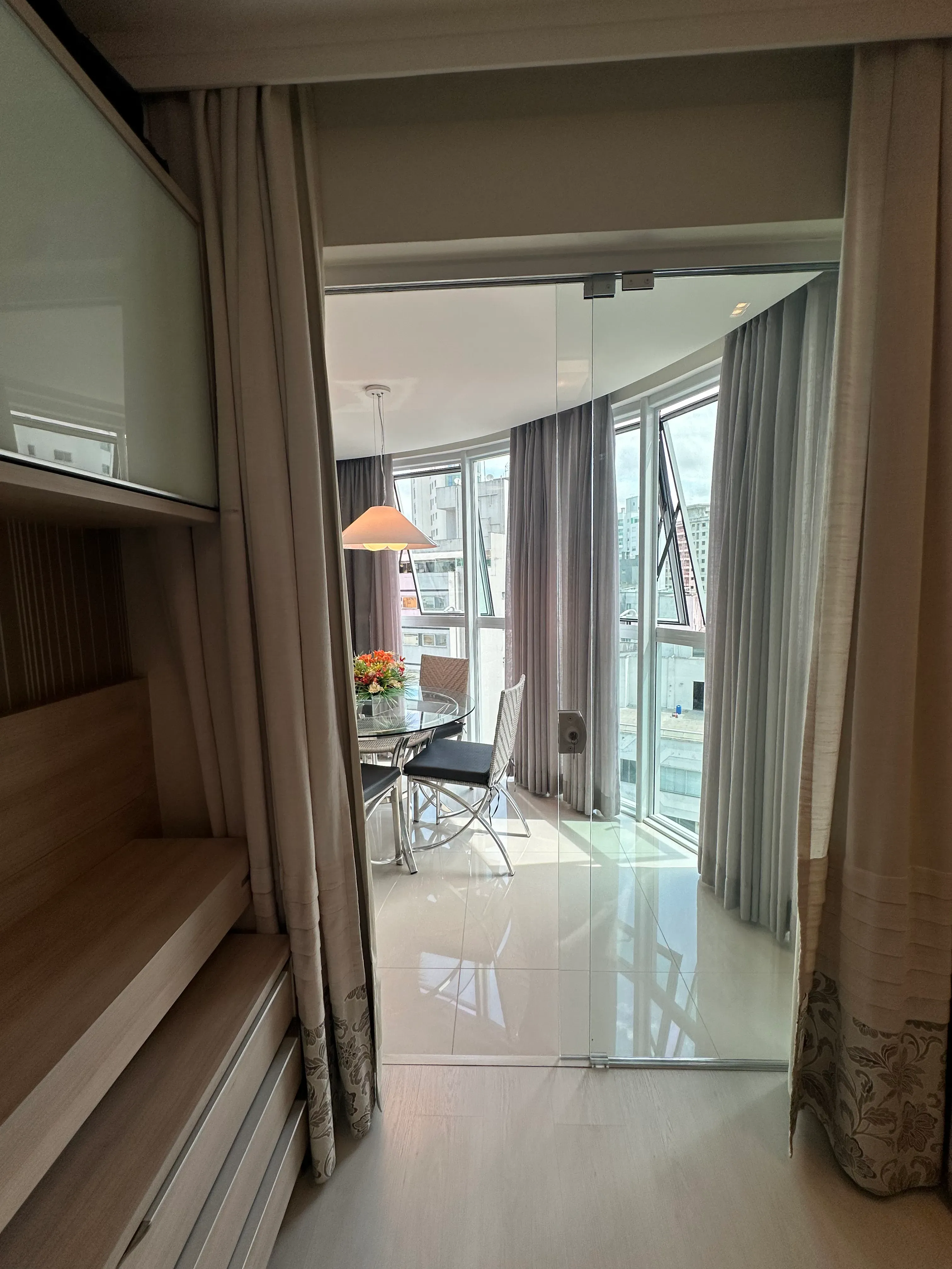 Apartamento alto padrão com 3 suítes e 4 vagas de garagem em - Balneário Camboriú/SC