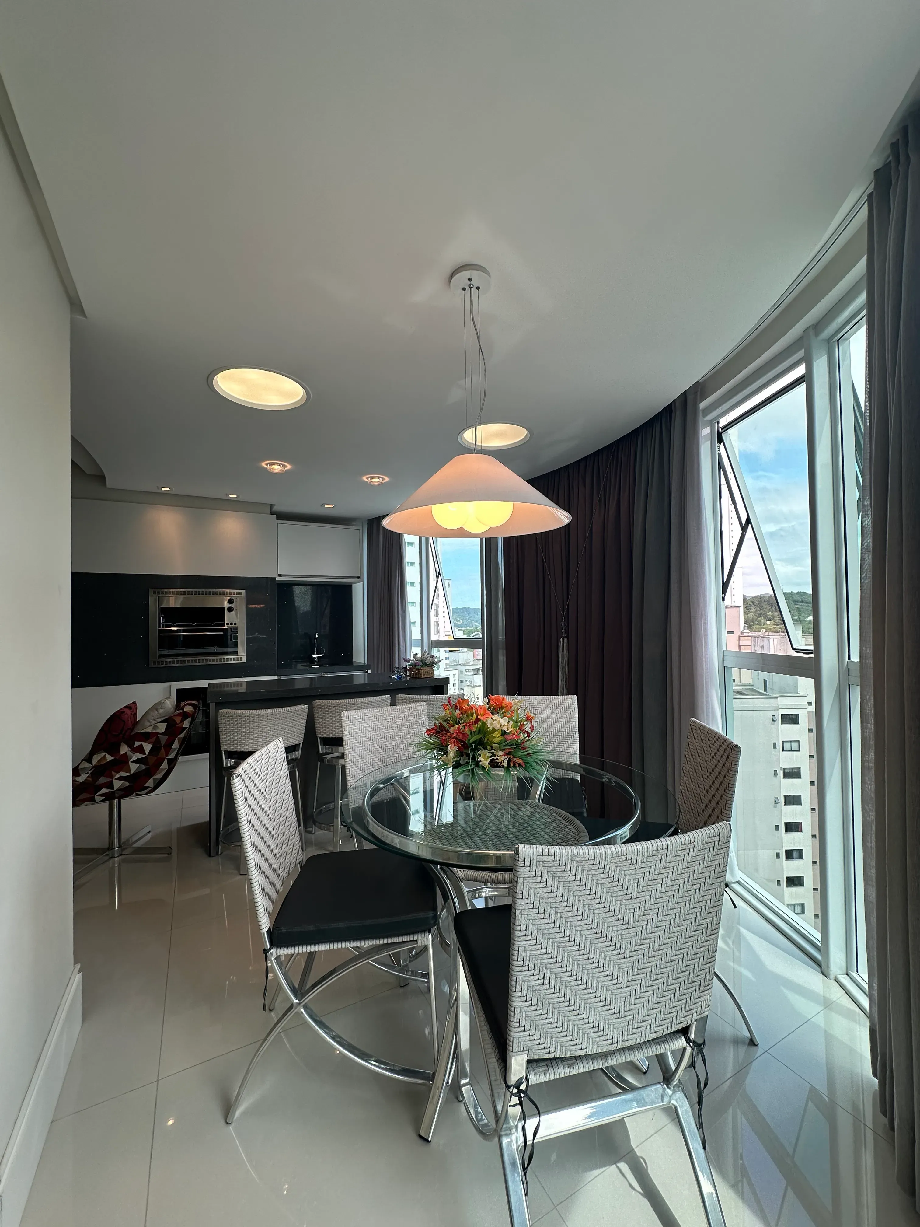 Apartamento alto padrão com 3 suítes e 4 vagas de garagem em - Balneário Camboriú/SC