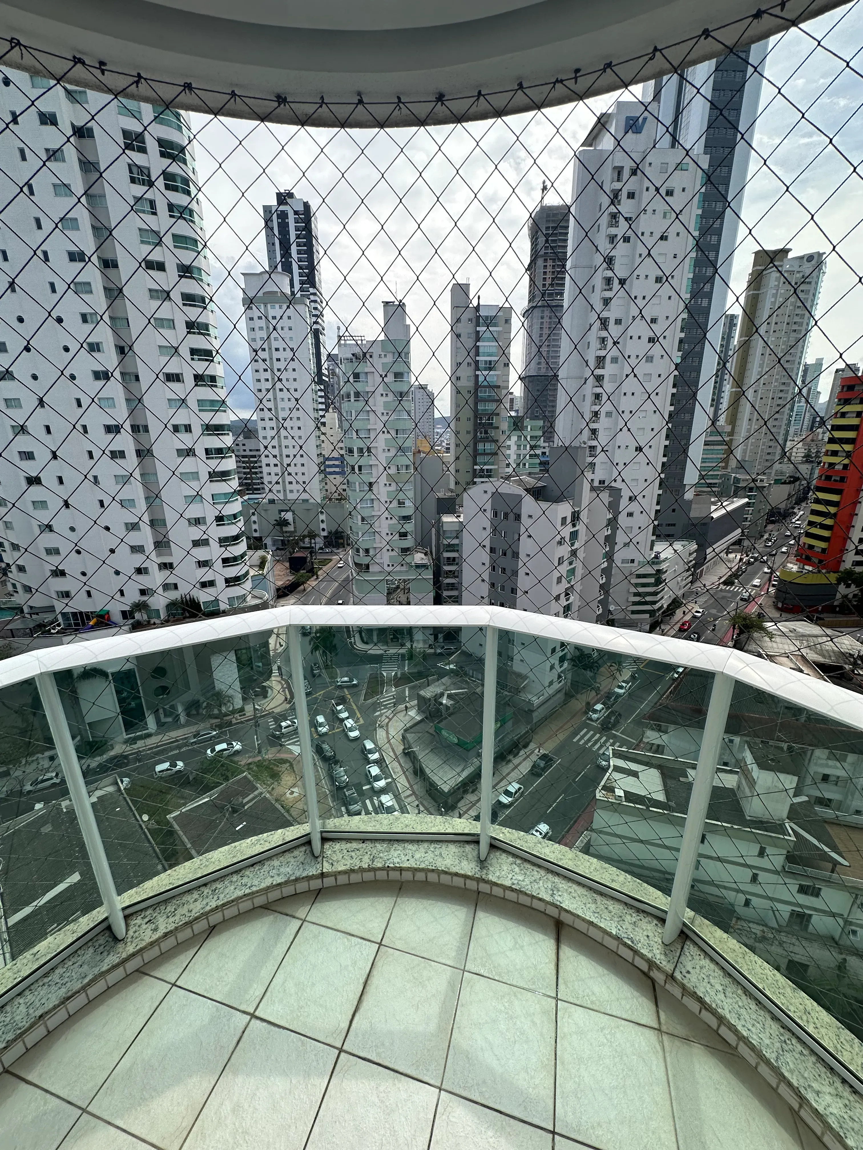 Apartamento alto padrão com 3 suítes e 4 vagas de garagem em - Balneário Camboriú/SC