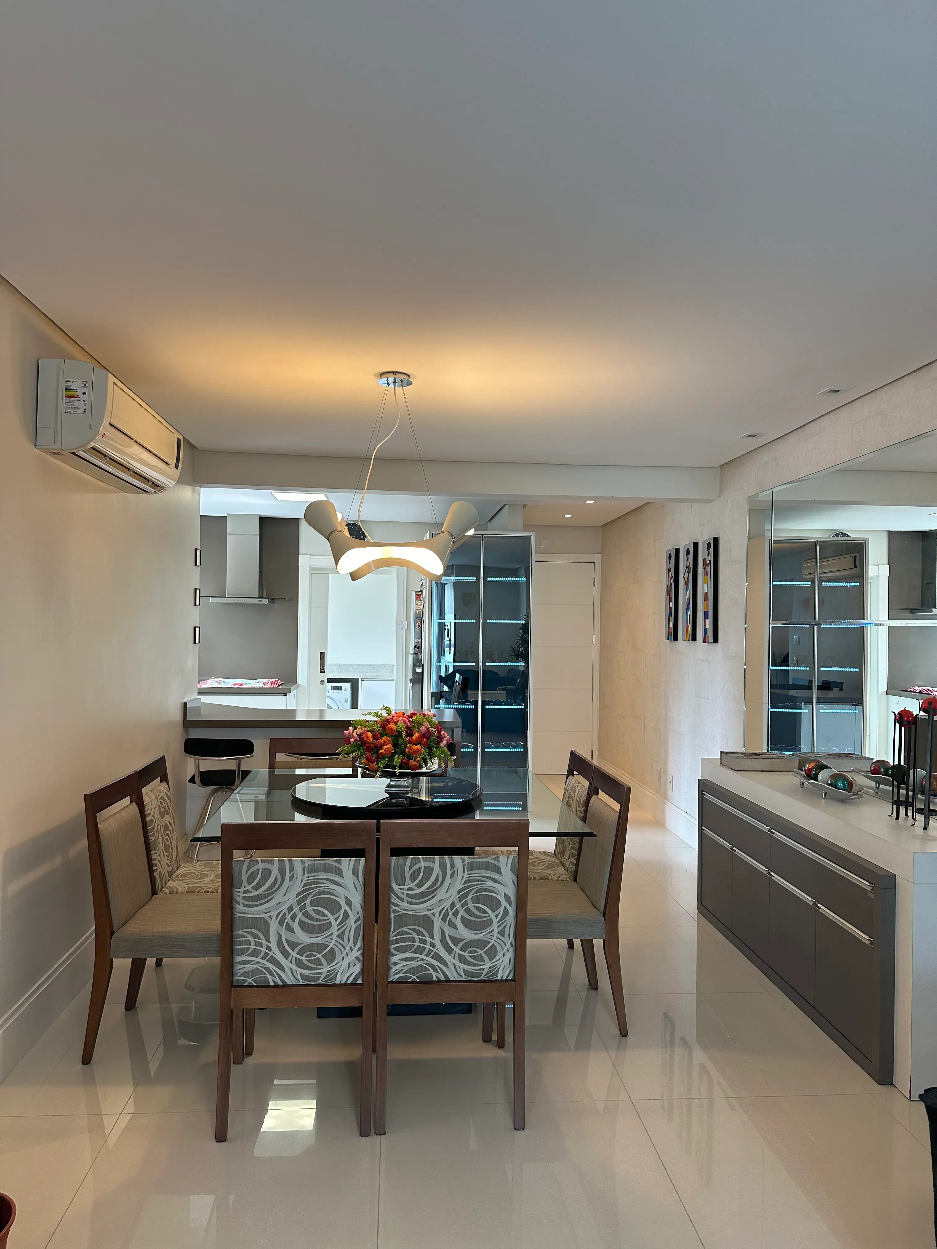 Apartamento alto padrão com 3 suítes e 4 vagas de garagem em - Balneário Camboriú/SC