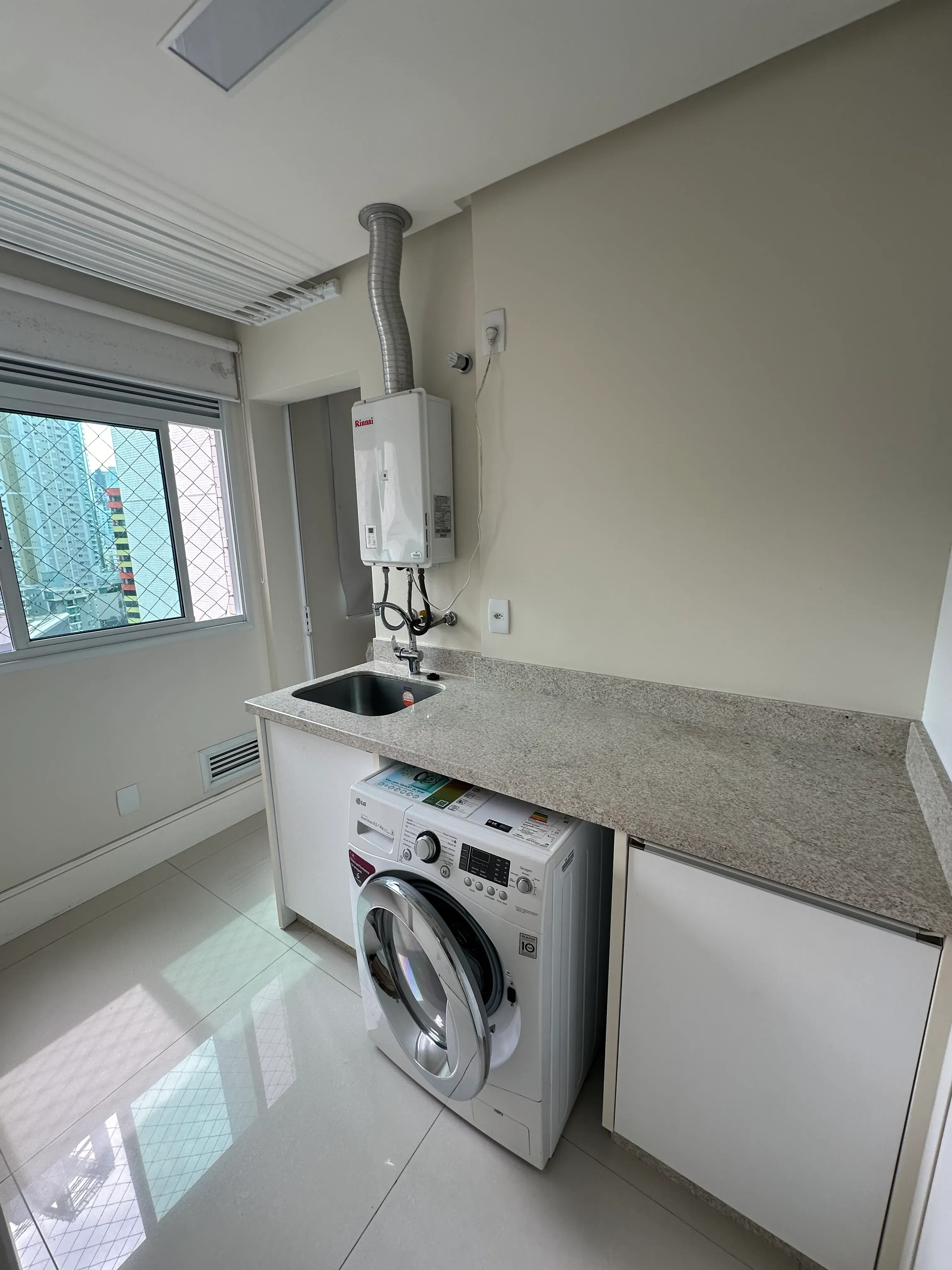 Apartamento alto padrão com 3 suítes e 4 vagas de garagem em - Balneário Camboriú/SC