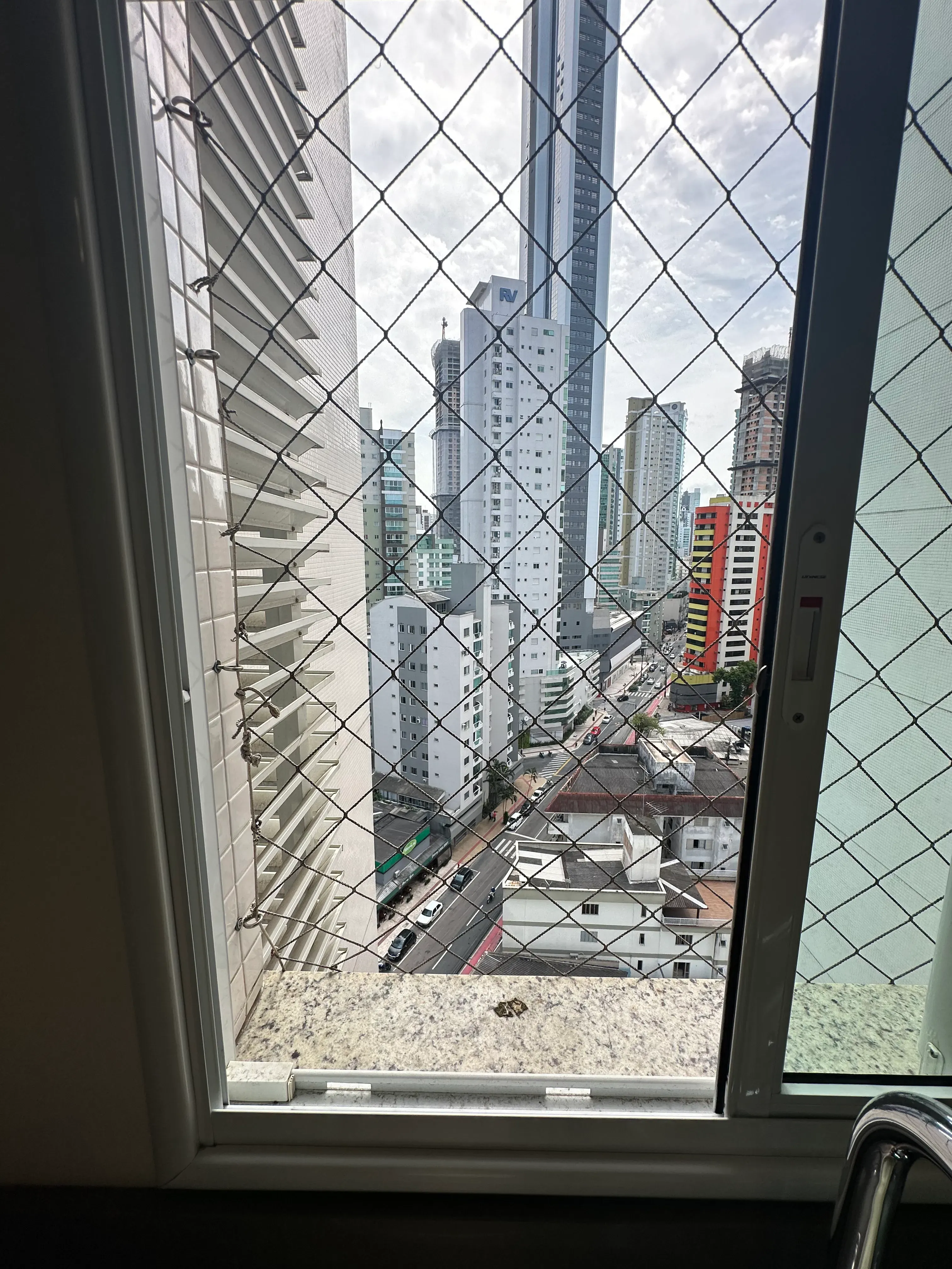 Apartamento alto padrão com 3 suítes e 4 vagas de garagem em - Balneário Camboriú/SC