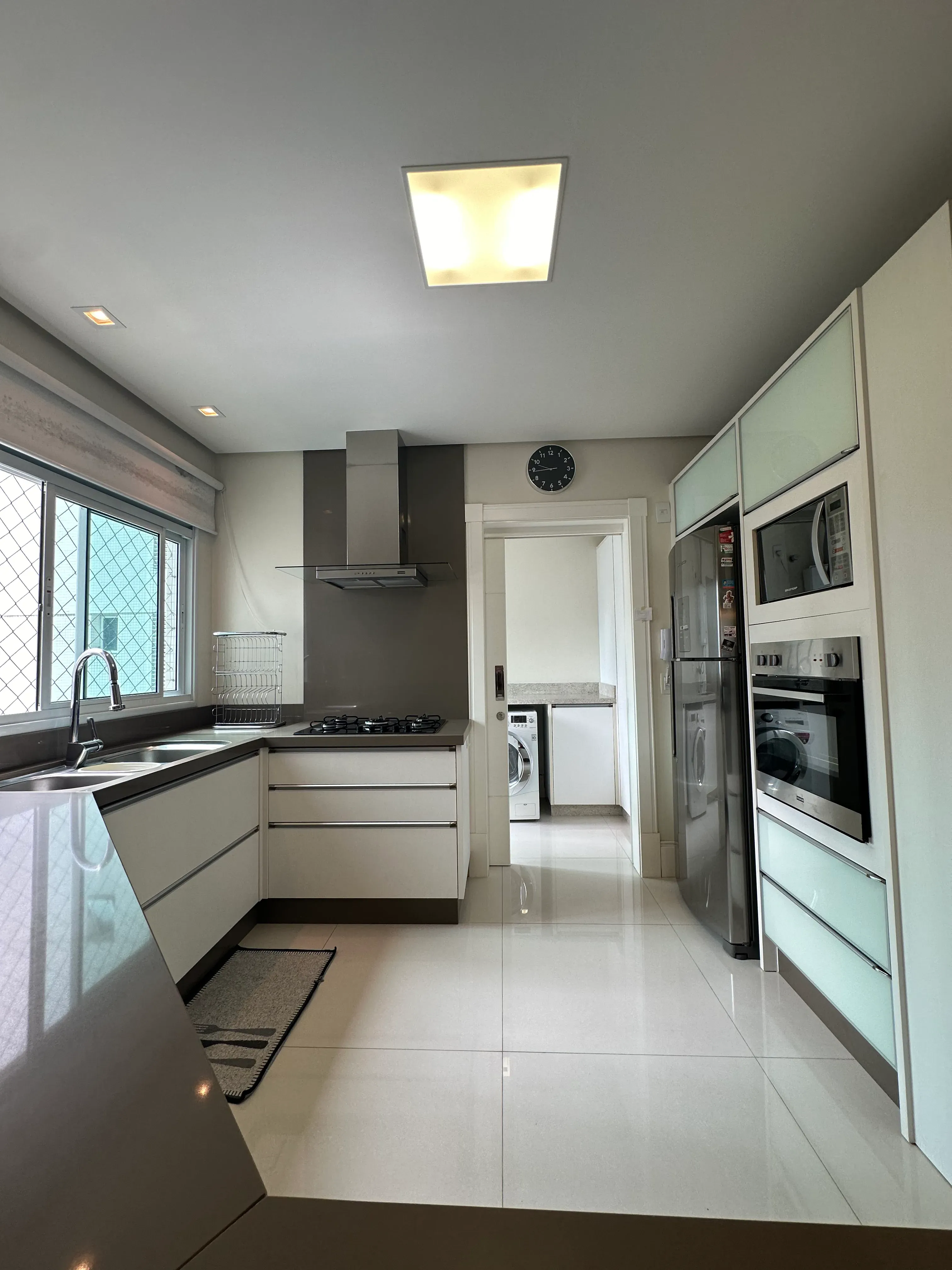 Apartamento alto padrão com 3 suítes e 4 vagas de garagem em - Balneário Camboriú/SC