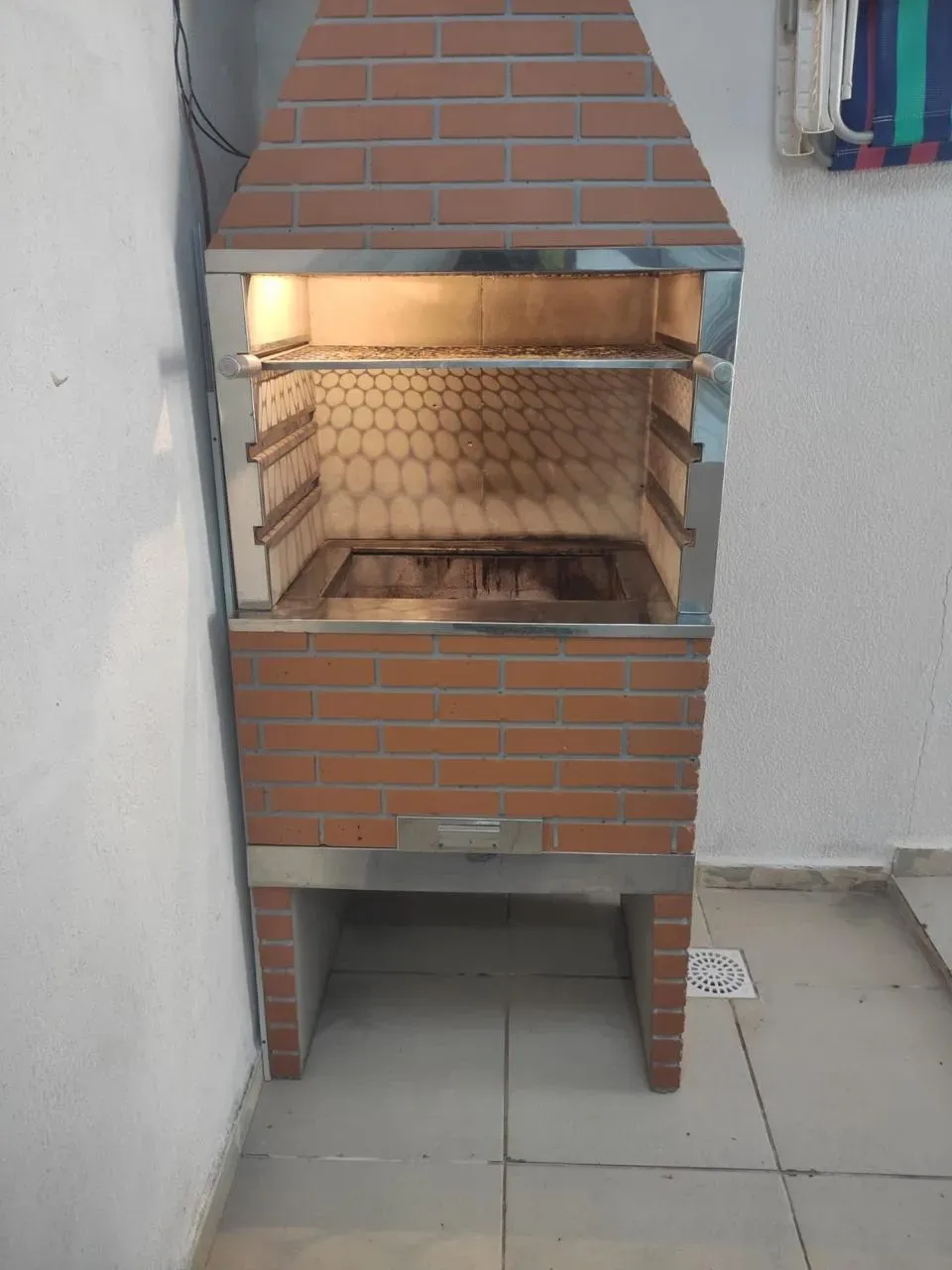 Sobrado com 2 suítes e 1 vaga na garagem, a 350m da praia em - Balneário Piçarras/SC