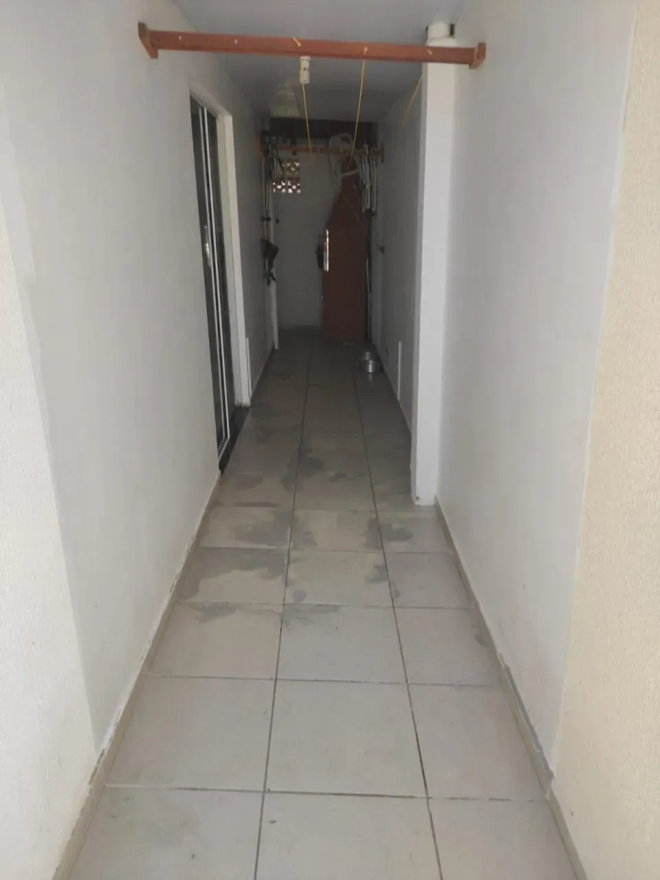 Sobrado com 2 suítes e 1 vaga na garagem, a 350m da praia em - Balneário Piçarras/SC