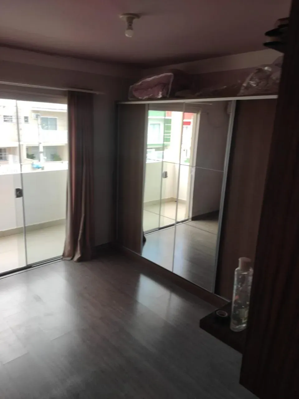 Sobrado com 2 suítes e 1 vaga na garagem, a 350m da praia em - Balneário Piçarras/SC