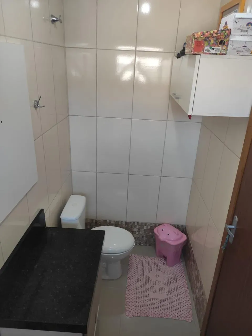 Sobrado com 2 suítes e 1 vaga na garagem, a 350m da praia em - Balneário Piçarras/SC