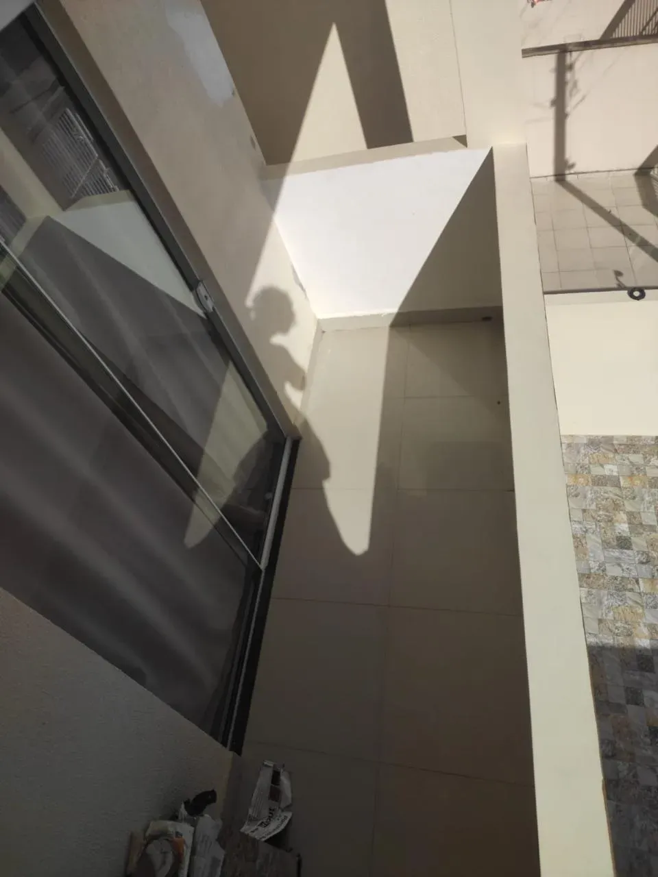 Sobrado com 2 suítes e 1 vaga na garagem, a 350m da praia em - Balneário Piçarras/SC