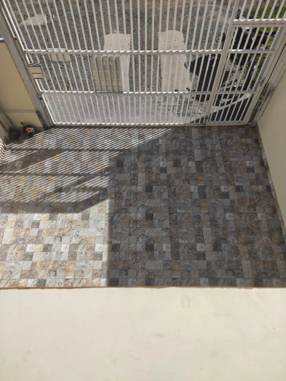 Sobrado com 2 suítes e 1 vaga na garagem, a 350m da praia em - Balneário Piçarras/SC