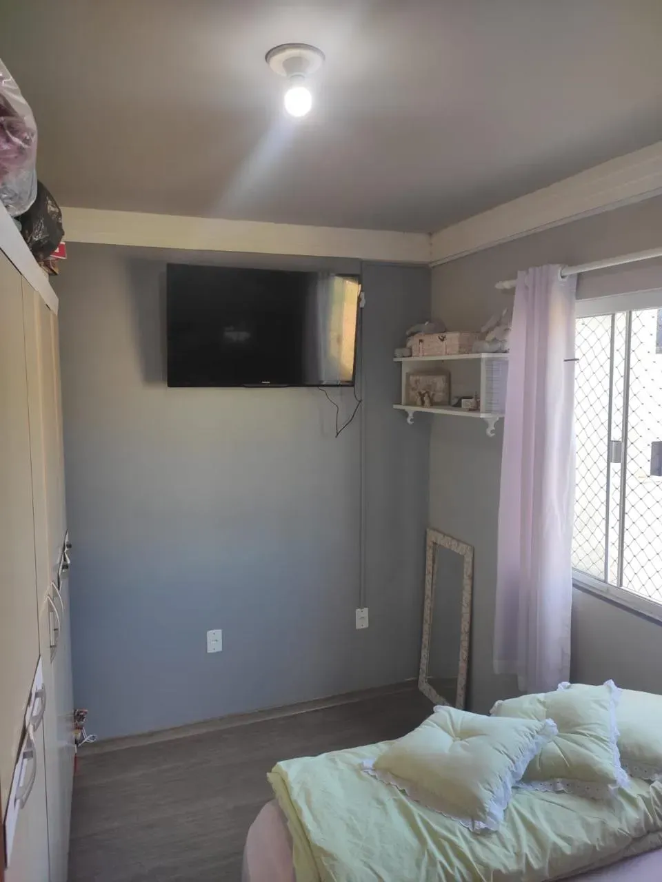 Sobrado com 2 suítes e 1 vaga na garagem, a 350m da praia em - Balneário Piçarras/SC