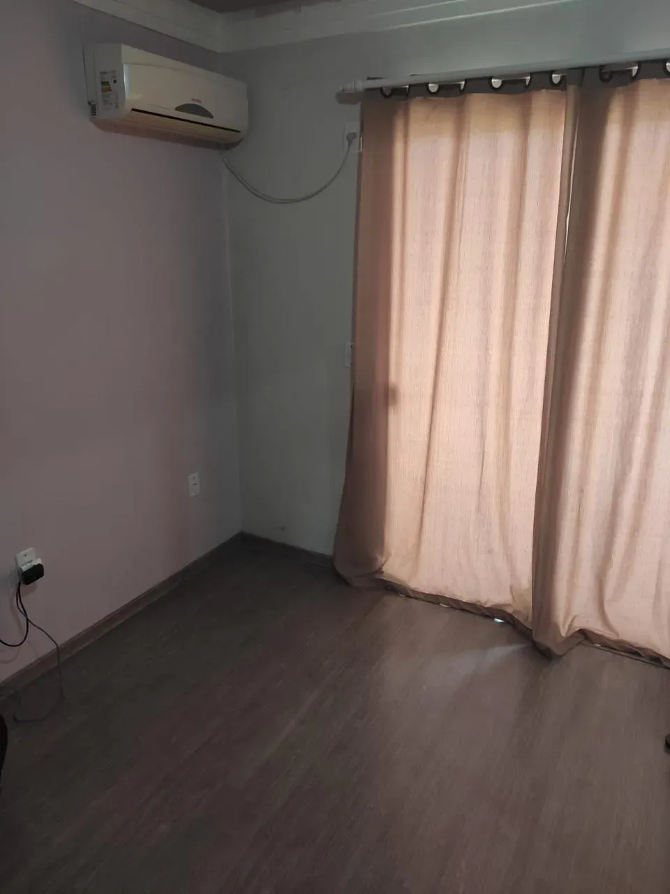 Sobrado com 2 suítes e 1 vaga na garagem, a 350m da praia em - Balneário Piçarras/SC