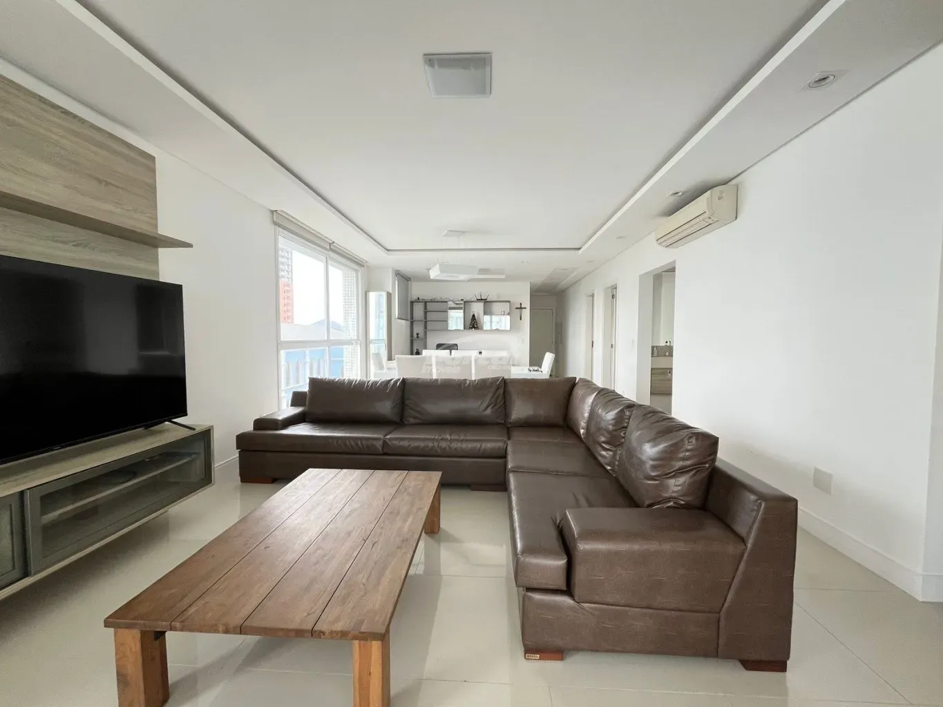 Apartamento vista mar com 3 dormitórios sendo 2 suítes e um dormitório com 2  vagas em Piçarras SC