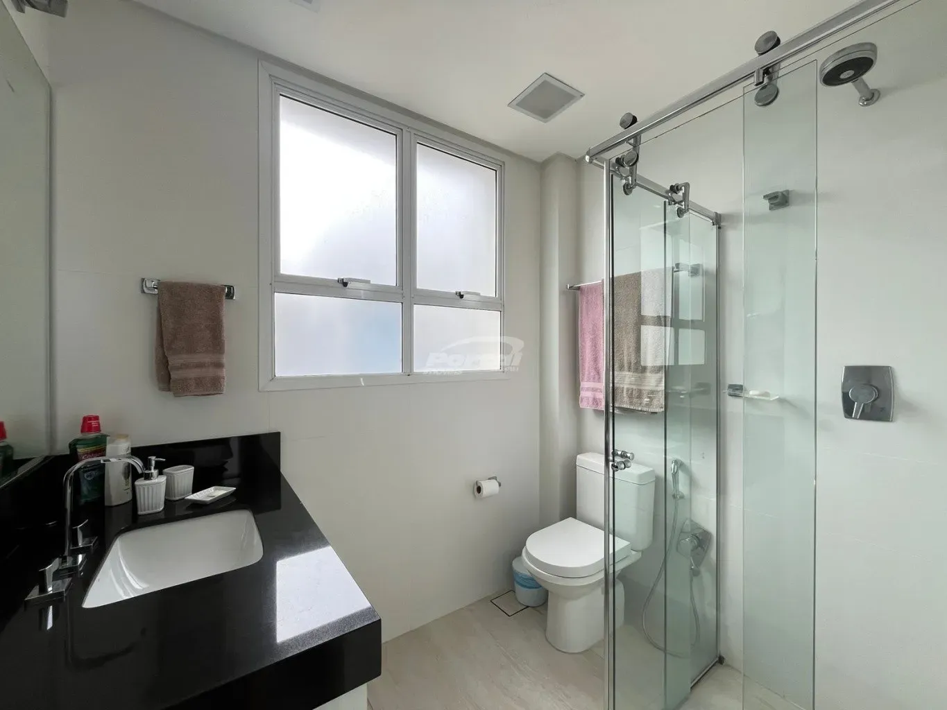 Apartamento vista mar com 3 dormitórios sendo 2 suítes e um dormitório com 2  vagas em Piçarras SC