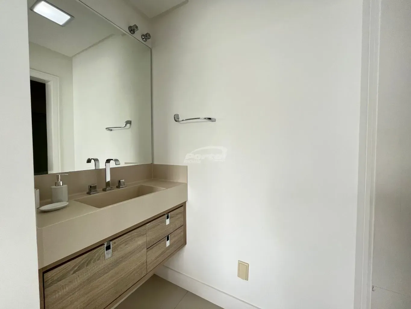 Apartamento vista mar com 3 dormitórios sendo 2 suítes e um dormitório com 2  vagas em Piçarras SC