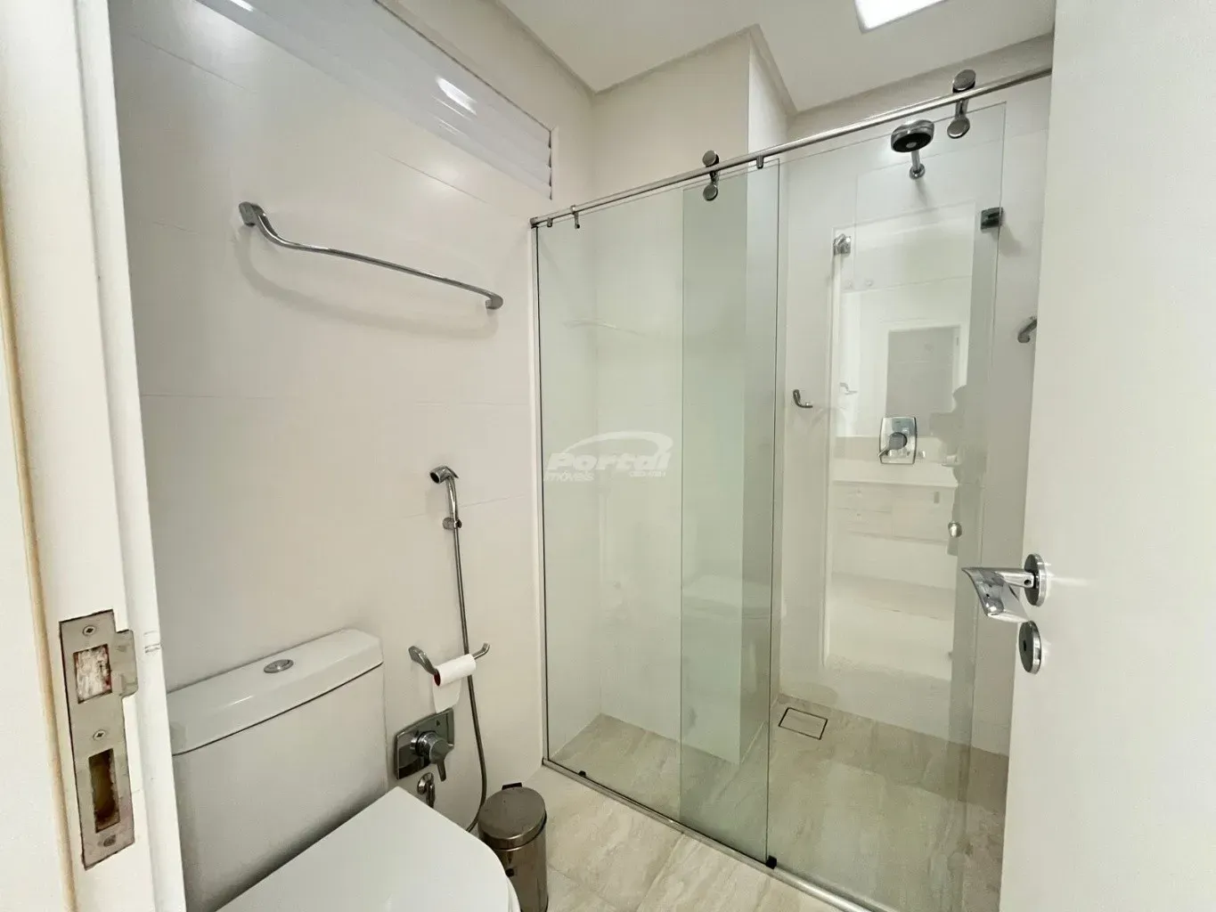 Apartamento vista mar com 3 dormitórios sendo 2 suítes e um dormitório com 2  vagas em Piçarras SC