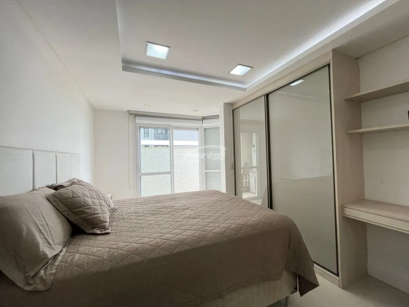 Apartamento vista mar com 3 dormitórios sendo 2 suítes e um dormitório com 2  vagas em Piçarras SC