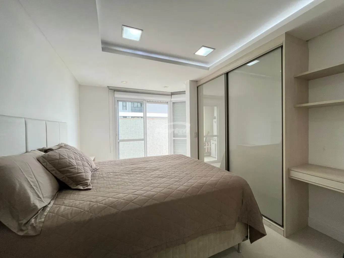 Apartamento vista mar com 3 dormitórios sendo 2 suítes e um dormitório com 2  vagas em Piçarras SC