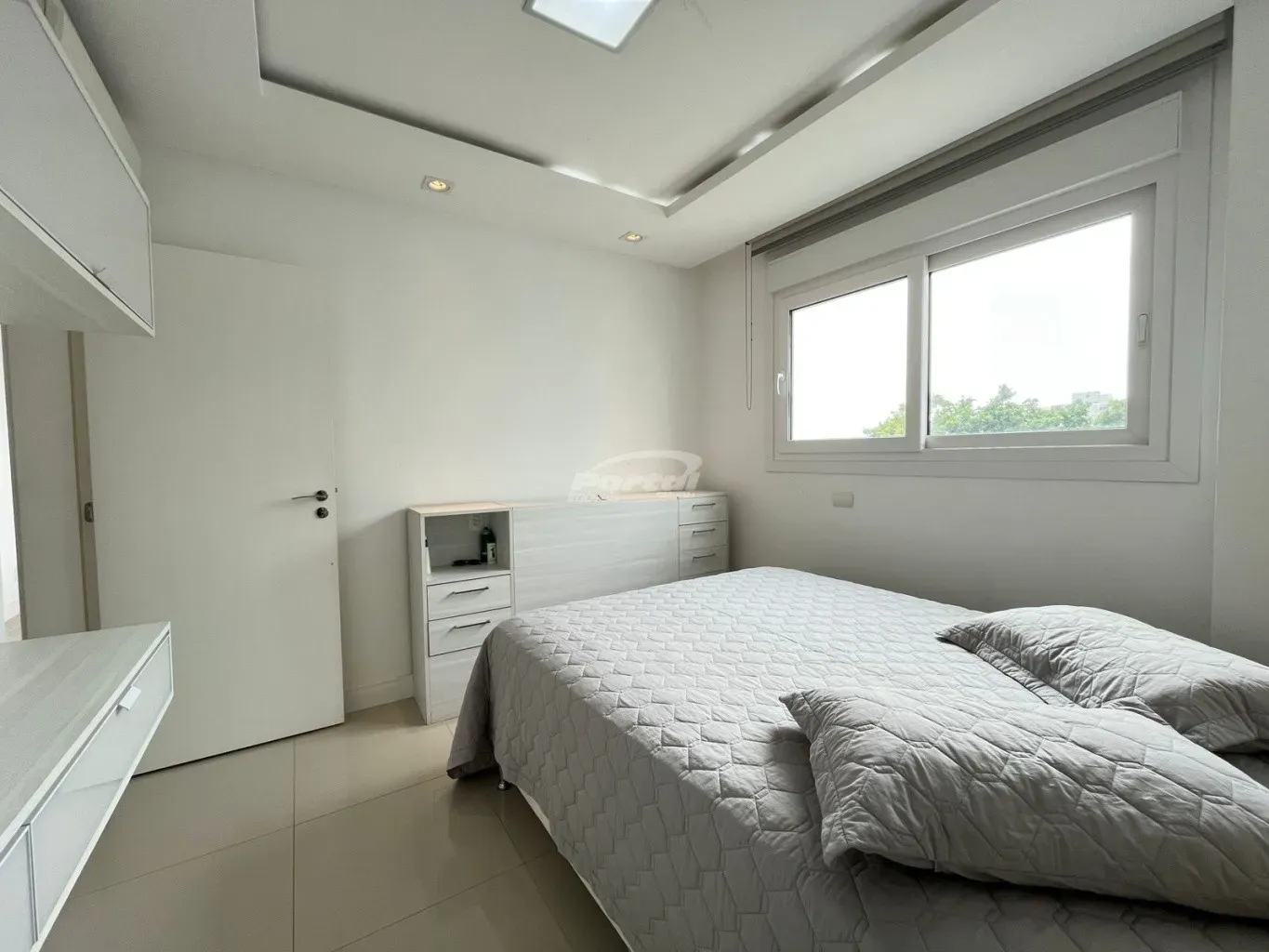 Apartamento vista mar com 3 dormitórios sendo 2 suítes e um dormitório com 2  vagas em Piçarras SC