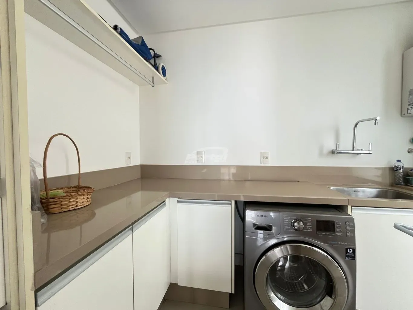 Apartamento vista mar com 3 dormitórios sendo 2 suítes e um dormitório com 2  vagas em Piçarras SC