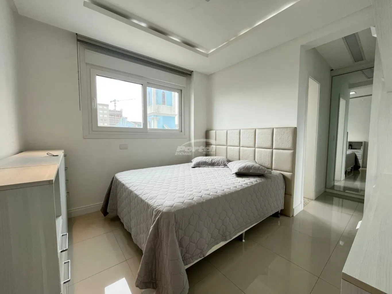 Apartamento vista mar com 3 dormitórios sendo 2 suítes e um dormitório com 2  vagas em Piçarras SC