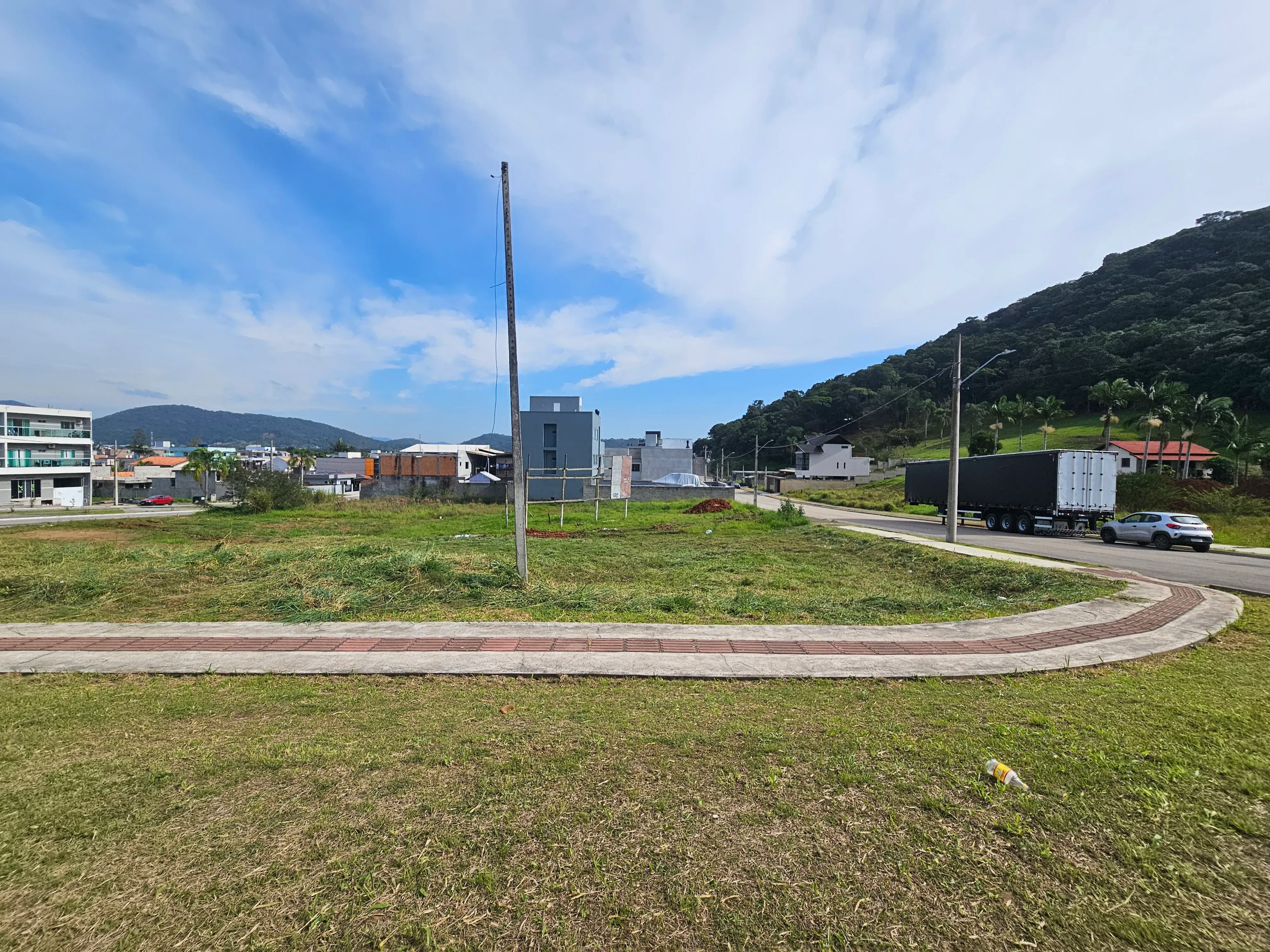 Terreno de esquina com 543,58 m² no Bairro da Barra em Balneário Camboriú SC