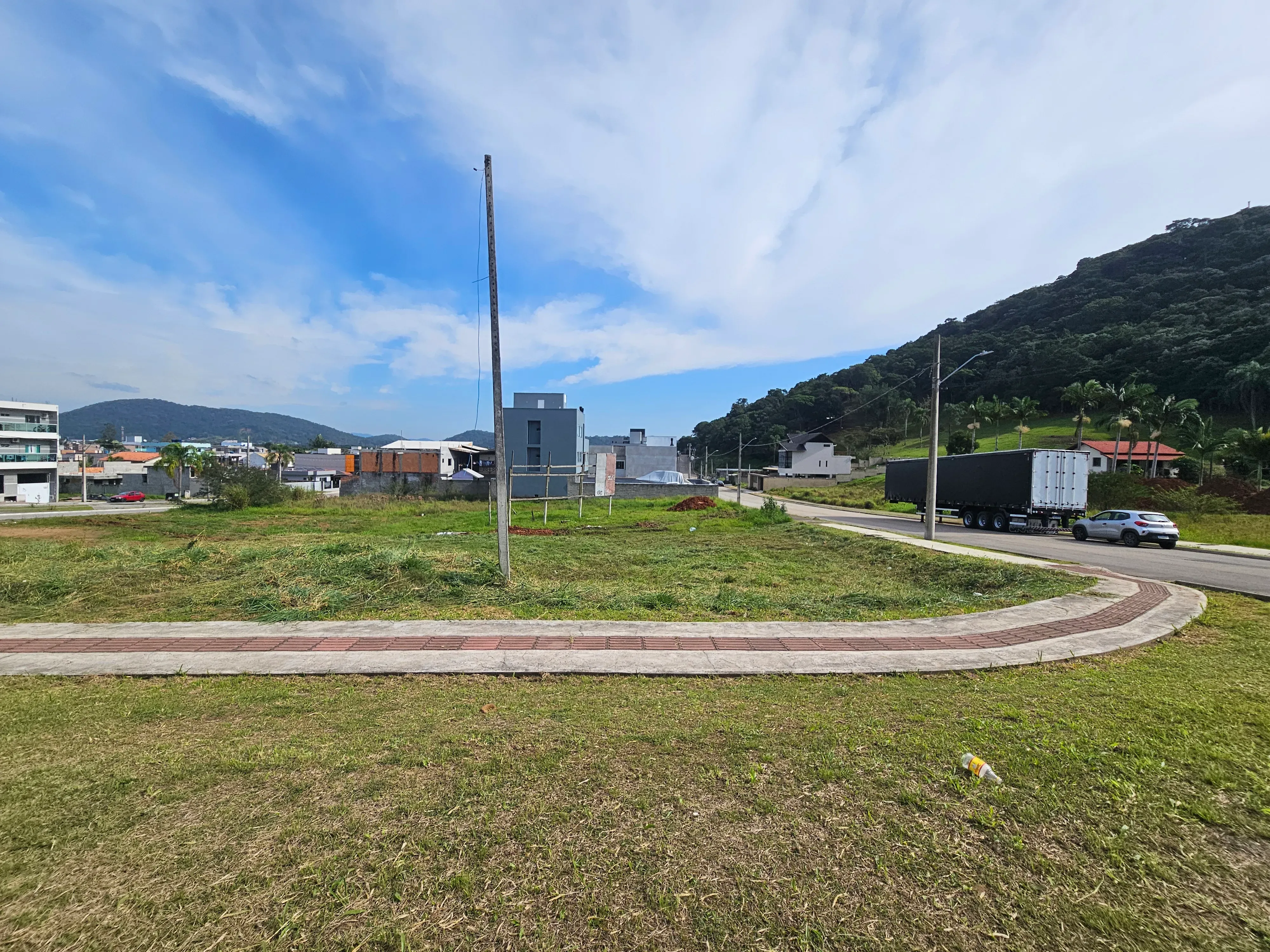 Terreno de esquina com 543,58 m² no Bairro da Barra em Balneário Camboriú SC