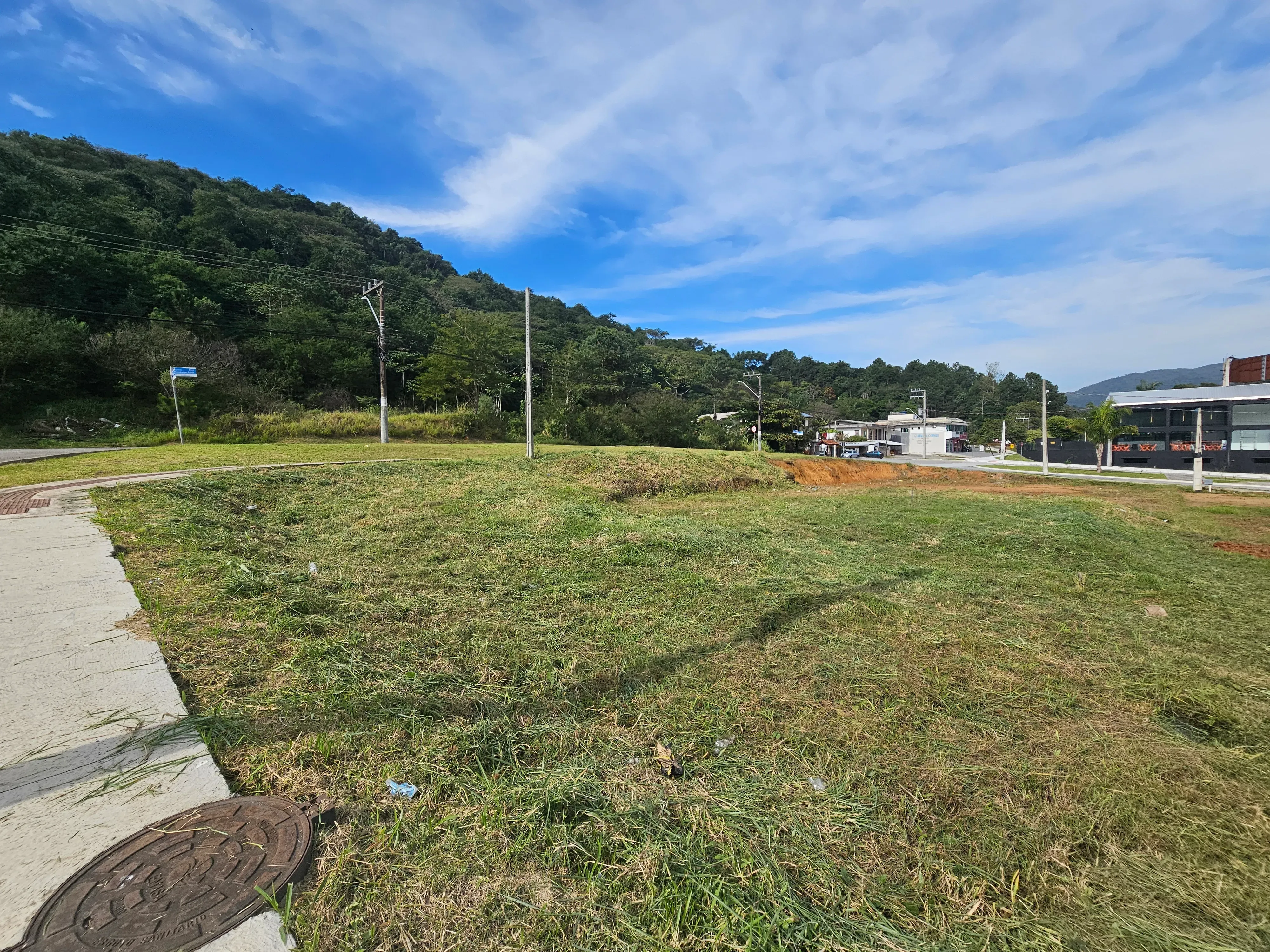 Terreno de esquina com 543,58 m² no Bairro da Barra em Balneário Camboriú SC