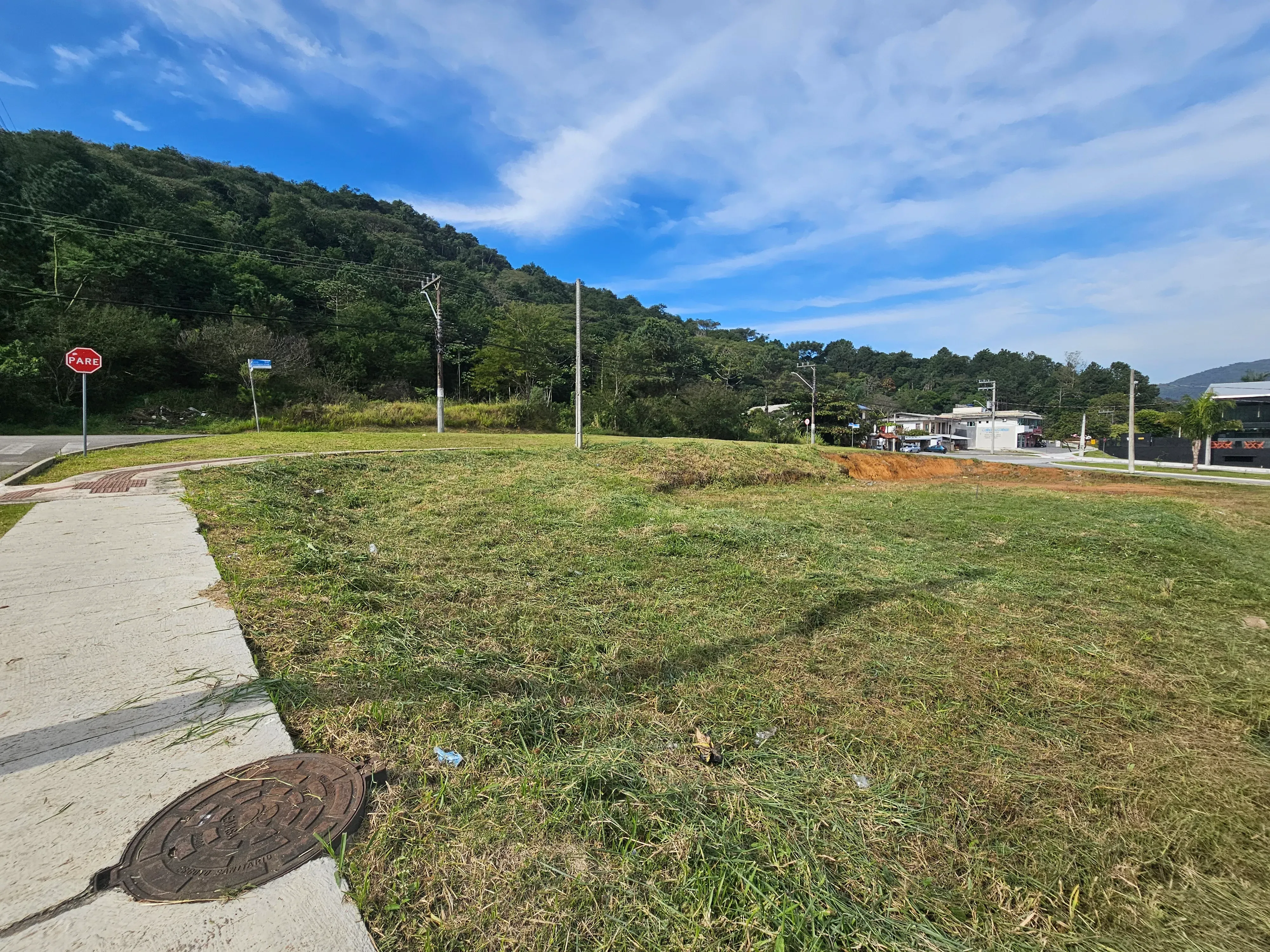 Terreno de esquina com 543,58 m² no Bairro da Barra em Balneário Camboriú SC