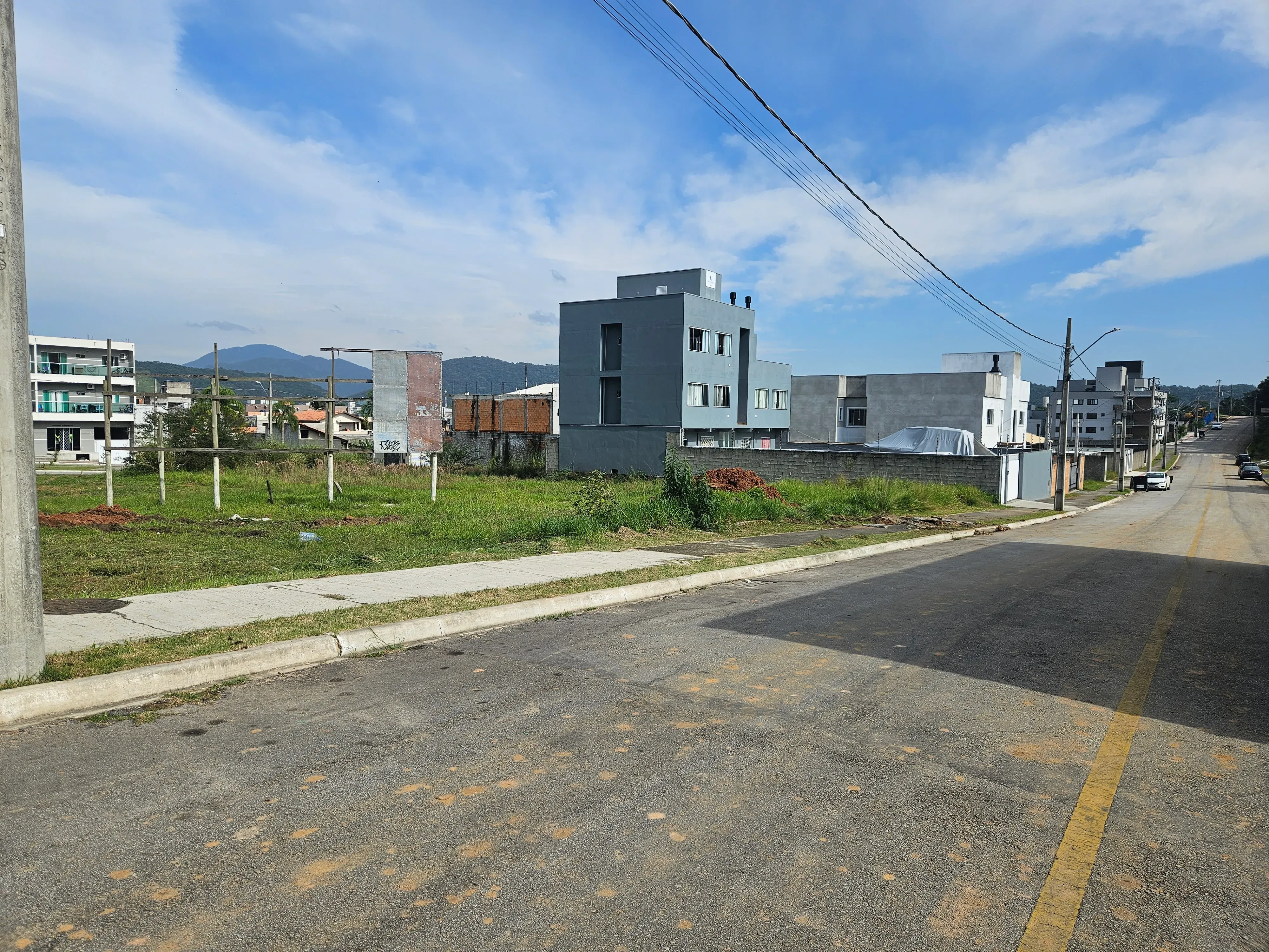 Terreno de esquina com 543,58 m² no Bairro da Barra em Balneário Camboriú SC