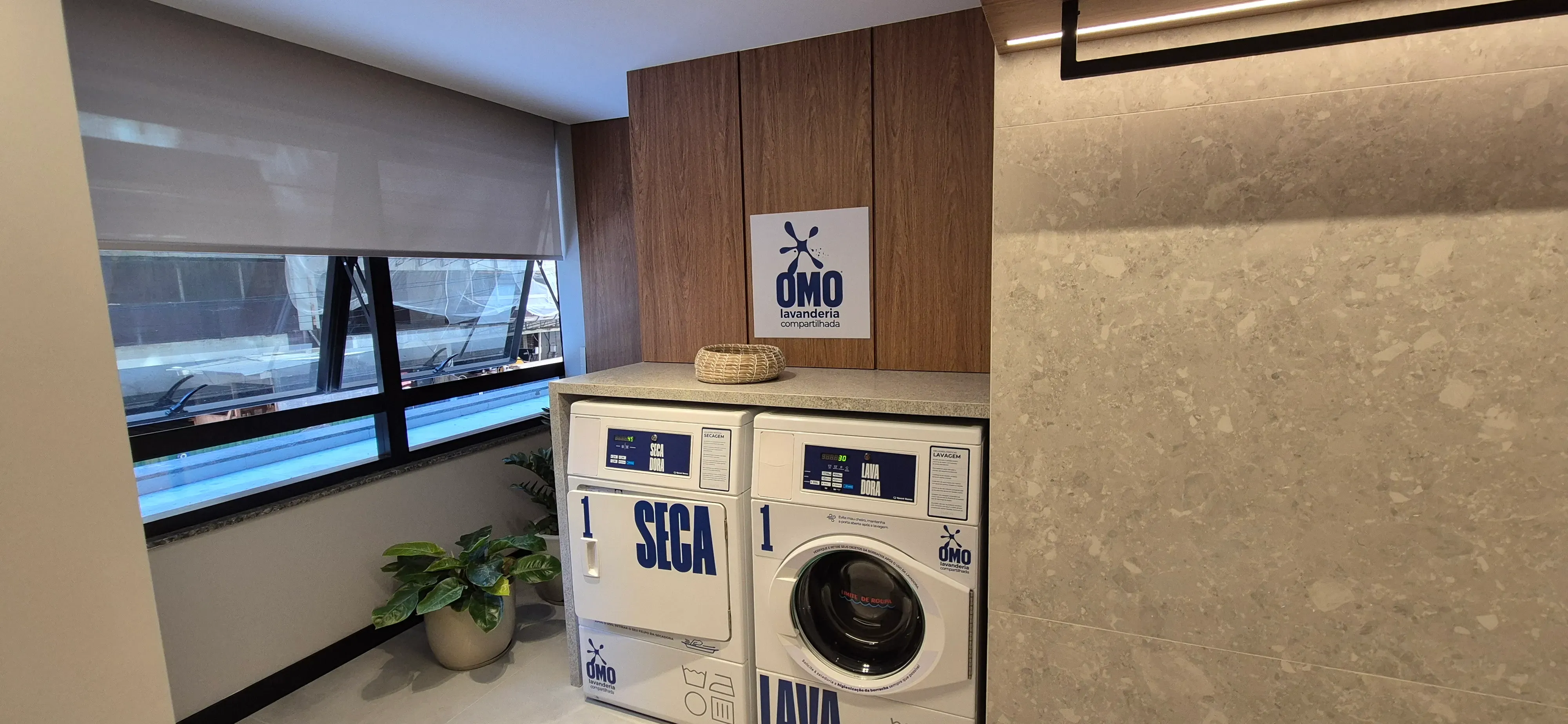 Apartamento com 4 dormitórios sendo 4 suítes e 2 vagas de garagem em Porto Belo/SC