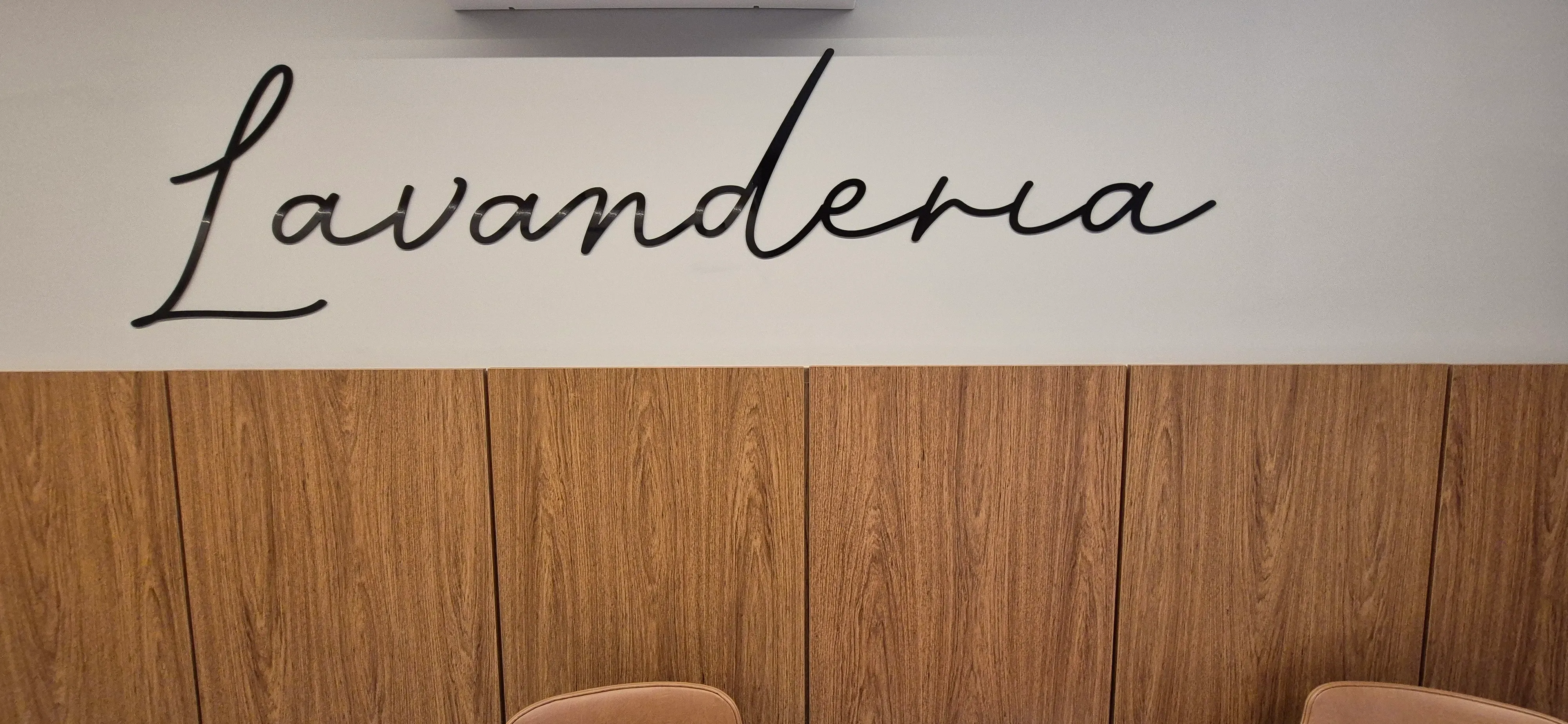 Apartamento com 4 dormitórios sendo 4 suítes e 2 vagas de garagem em Porto Belo/SC