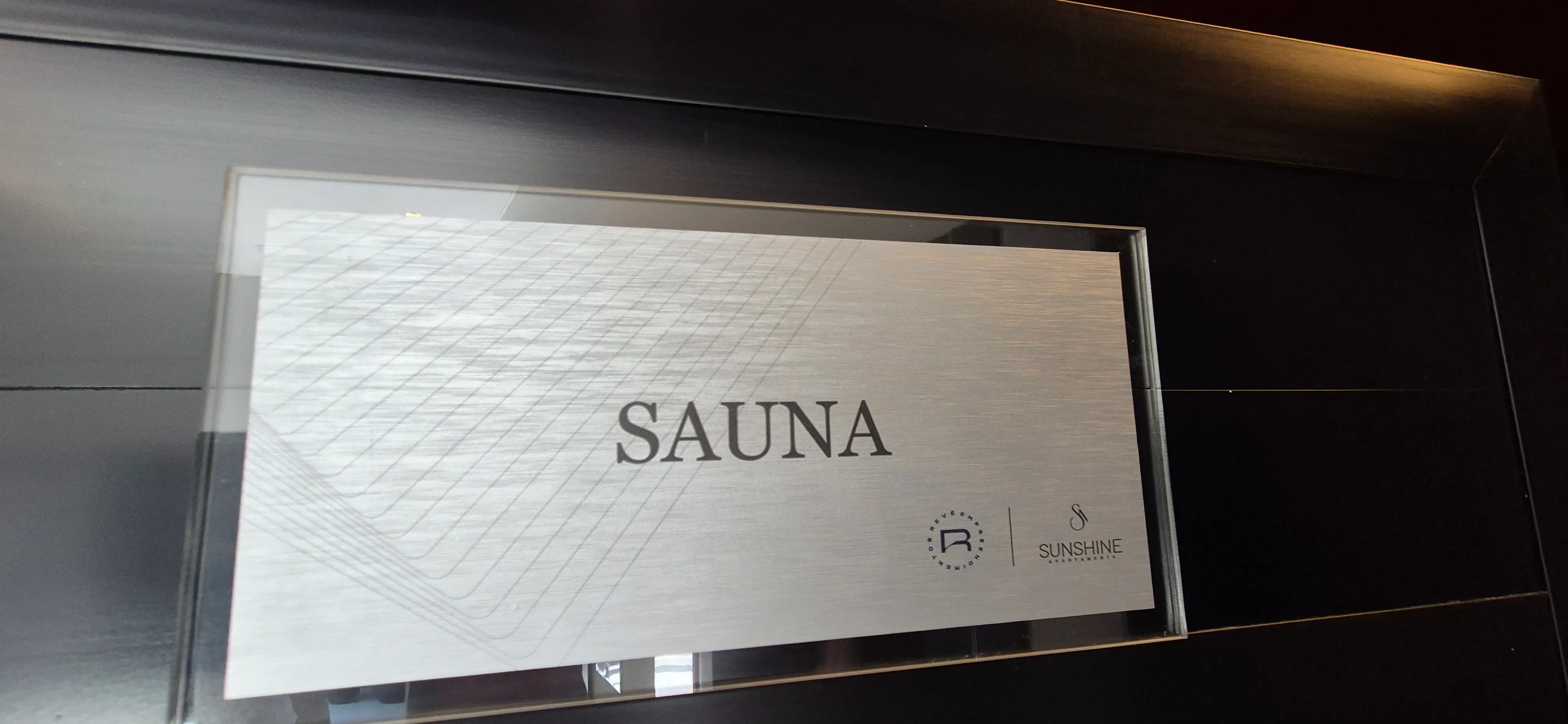 Apartamento com 4 dormitórios sendo 4 suítes e 2 vagas de garagem em Porto Belo/SC