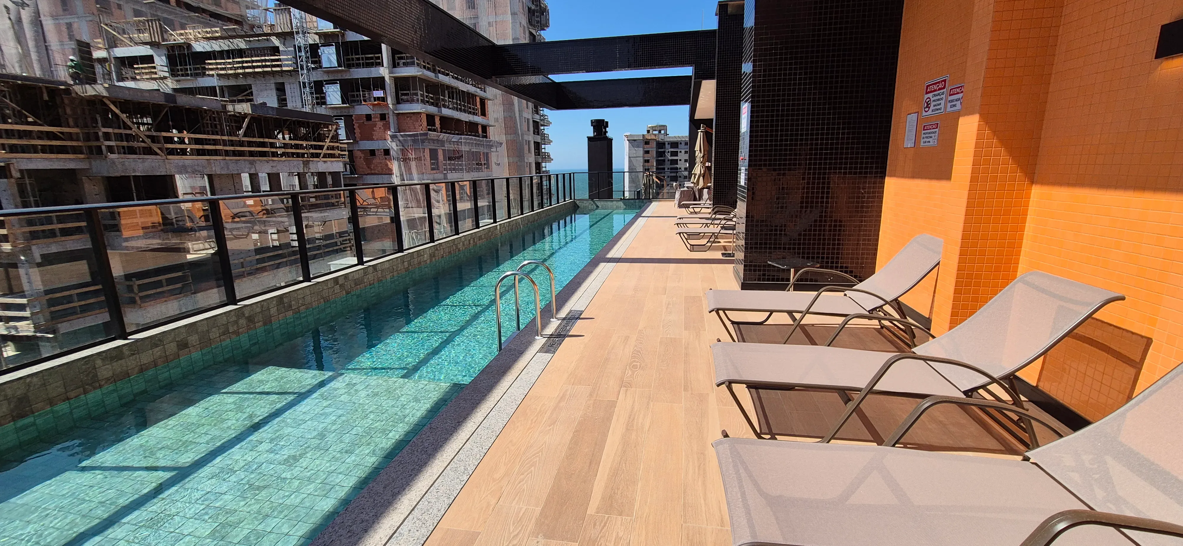 Apartamento com 4 dormitórios sendo 4 suítes e 2 vagas de garagem em Porto Belo/SC