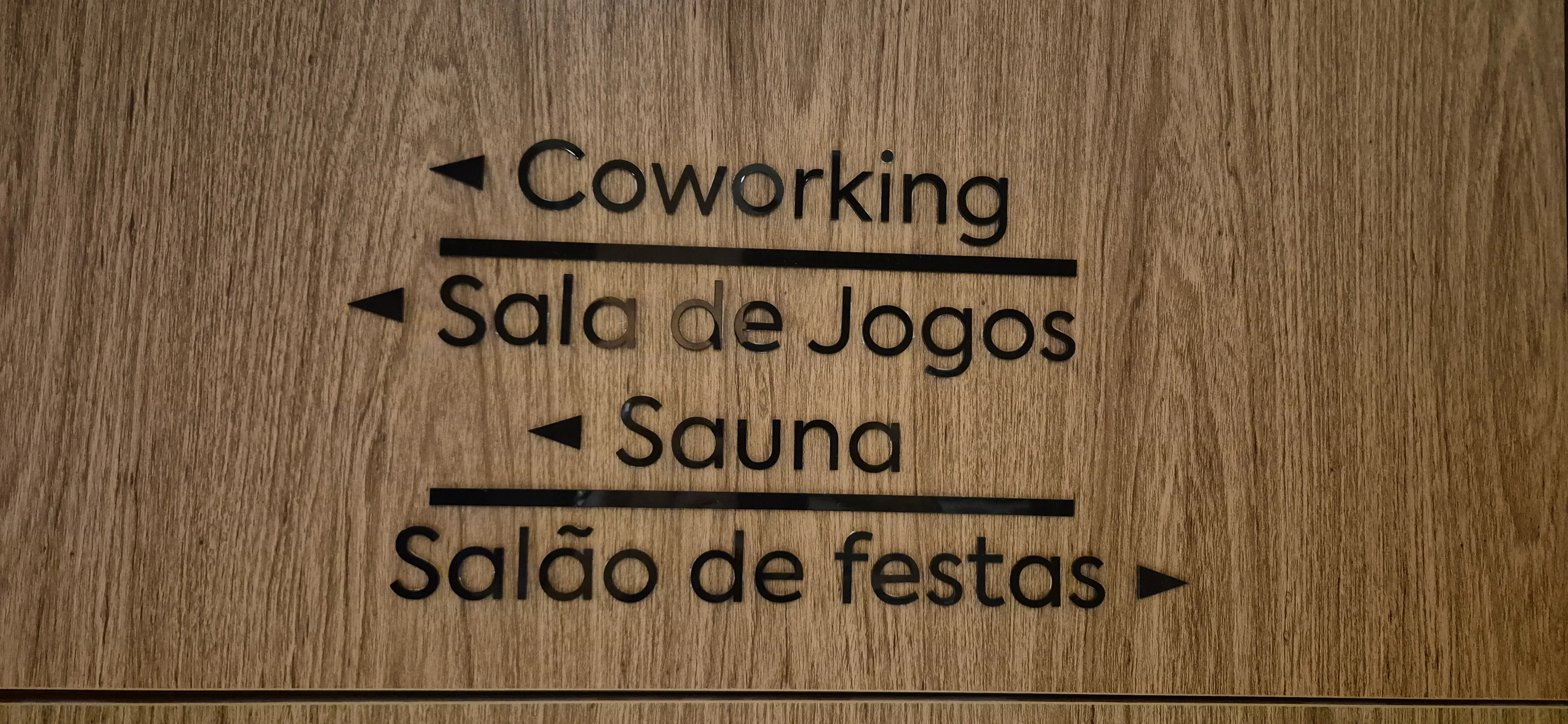Apartamento com 4 dormitórios sendo 4 suítes e 2 vagas de garagem em Porto Belo/SC